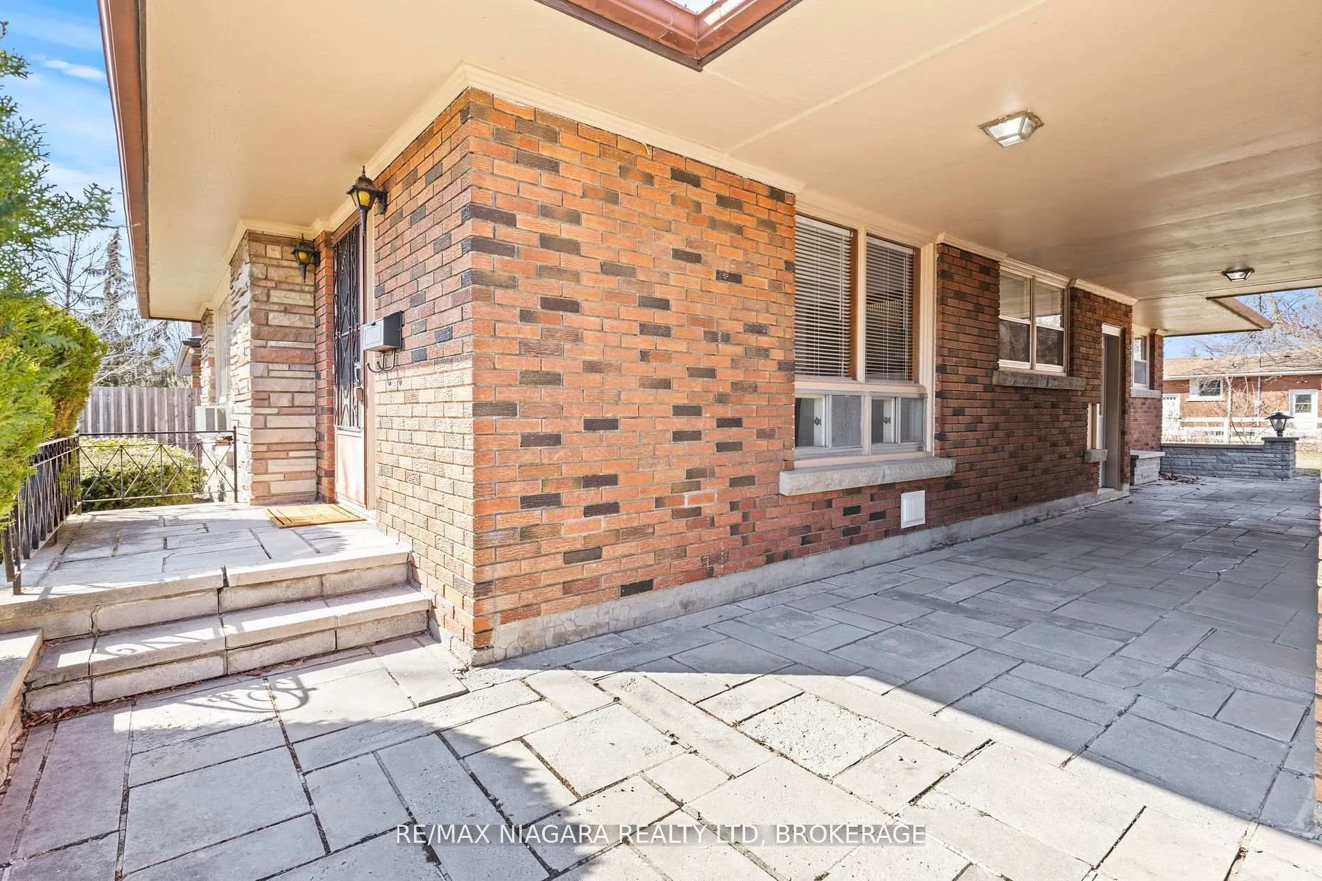 Photo 5 of 85 Glendale Avenue, St. Catharines, Glendale/Glenridge — HOMEH