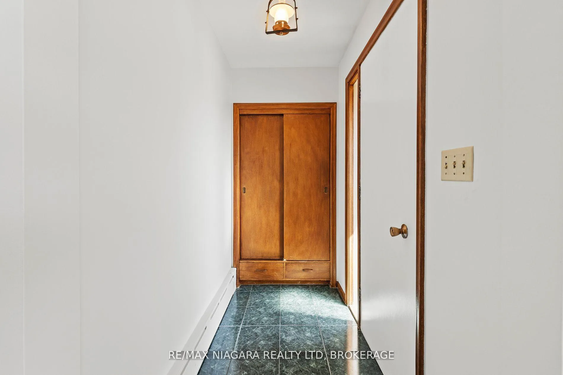 Photo 6 of 85 Glendale Avenue, St. Catharines, Glendale/Glenridge — HOMEH