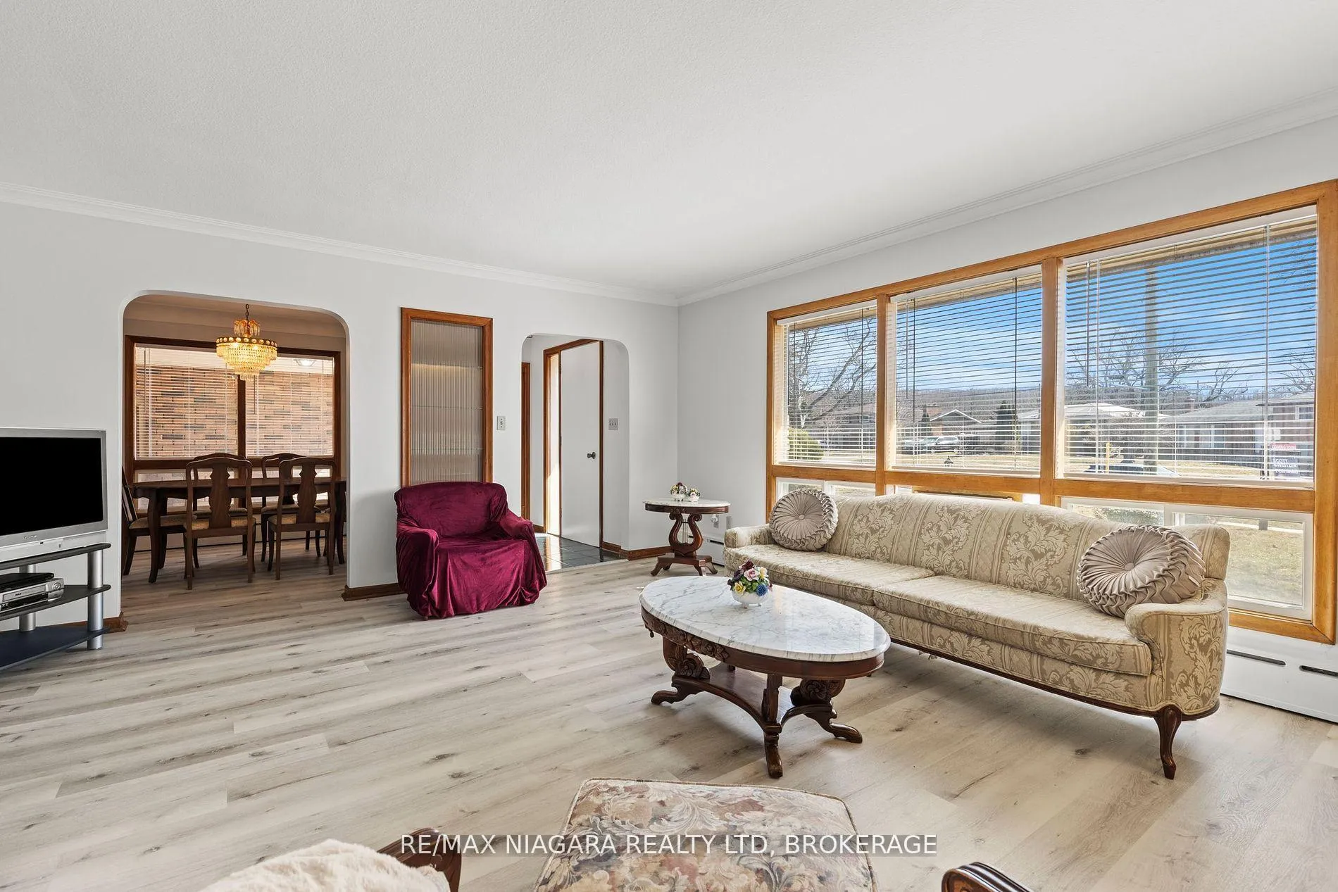 Photo 7 of 85 Glendale Avenue, St. Catharines, Glendale/Glenridge — HOMEH