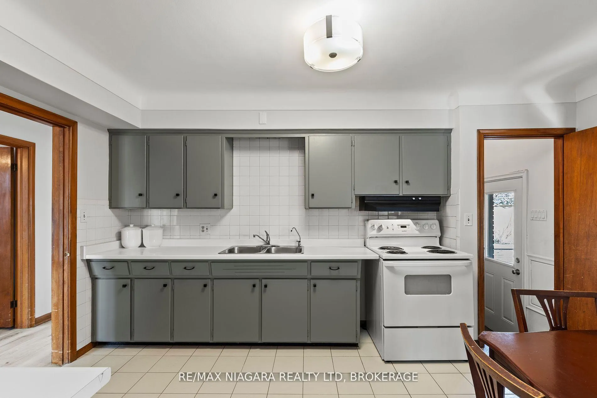 Photo 14 of 85 Glendale Avenue, St. Catharines, Glendale/Glenridge — HOMEH