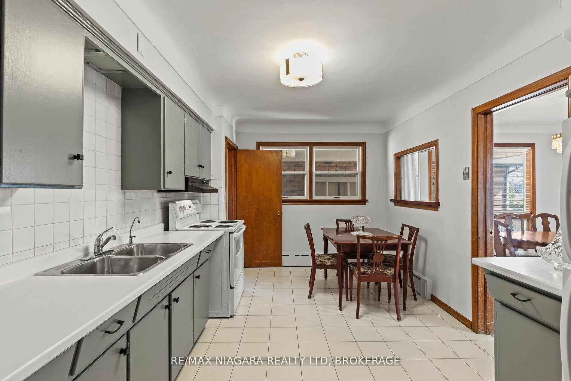 Photo 15 of 85 Glendale Avenue, St. Catharines, Glendale/Glenridge — HOMEH
