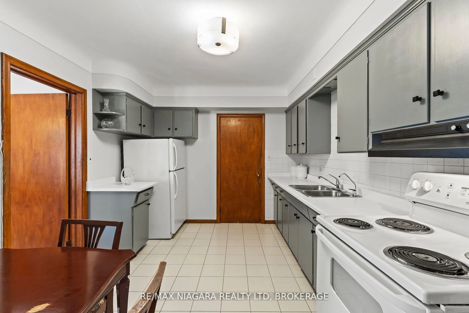 Photo 16 of 85 Glendale Avenue, St. Catharines, Glendale/Glenridge — HOMEH