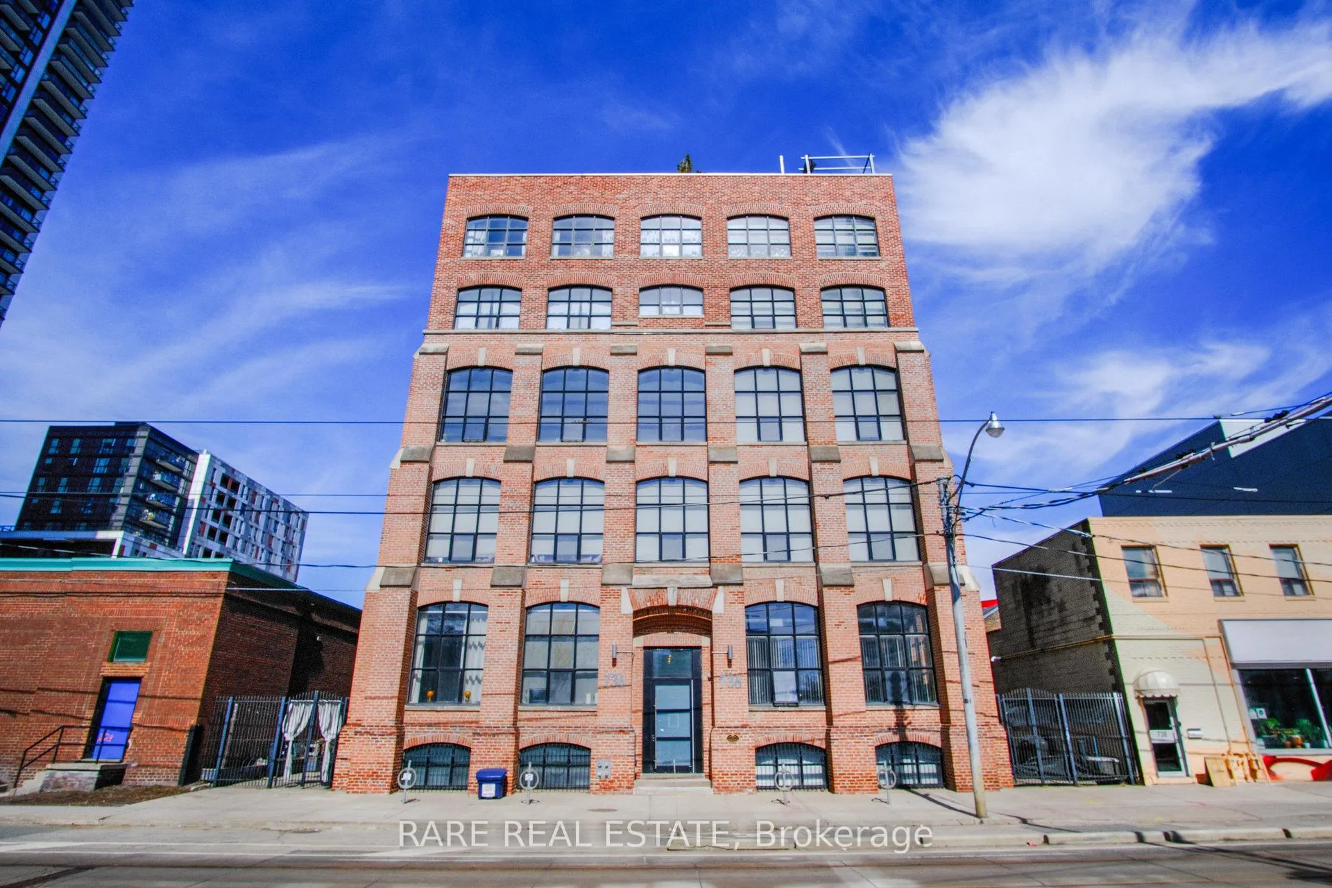 Front of Unit 101, 736 Dundas Street E
