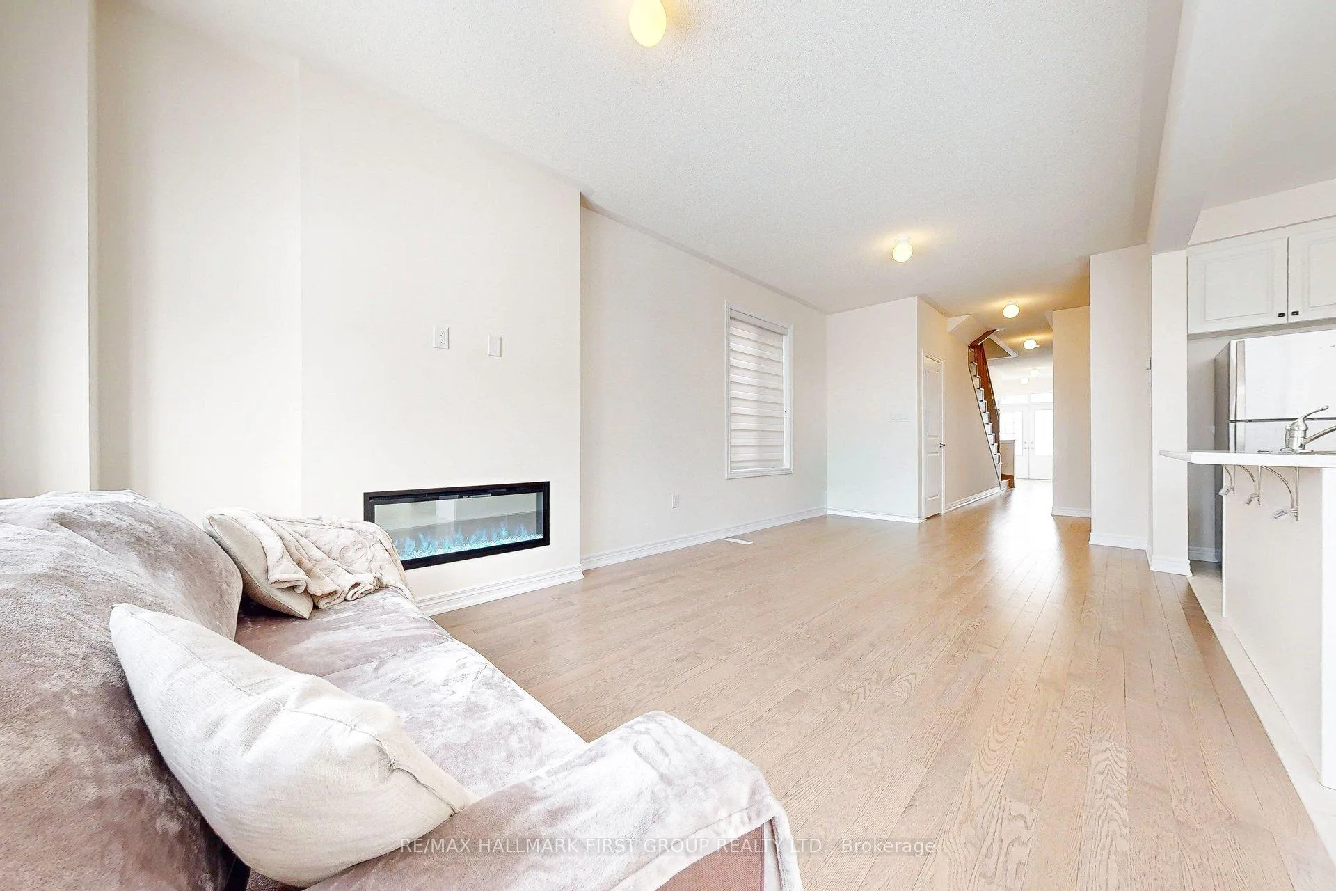 Photo 11 of 2011 Horace Duncan Crescent, Oshawa, Kedron — HOMEH