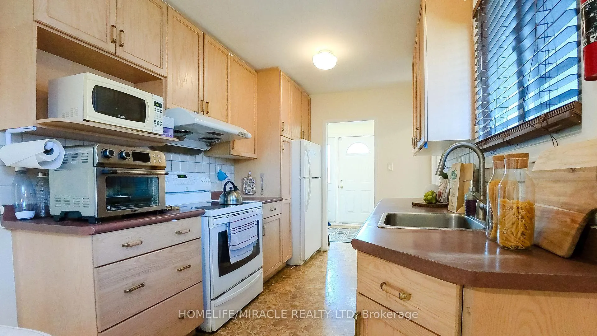Photo 10 of 897 Antonio Street, Pickering, Bay Ridges — HOMEH