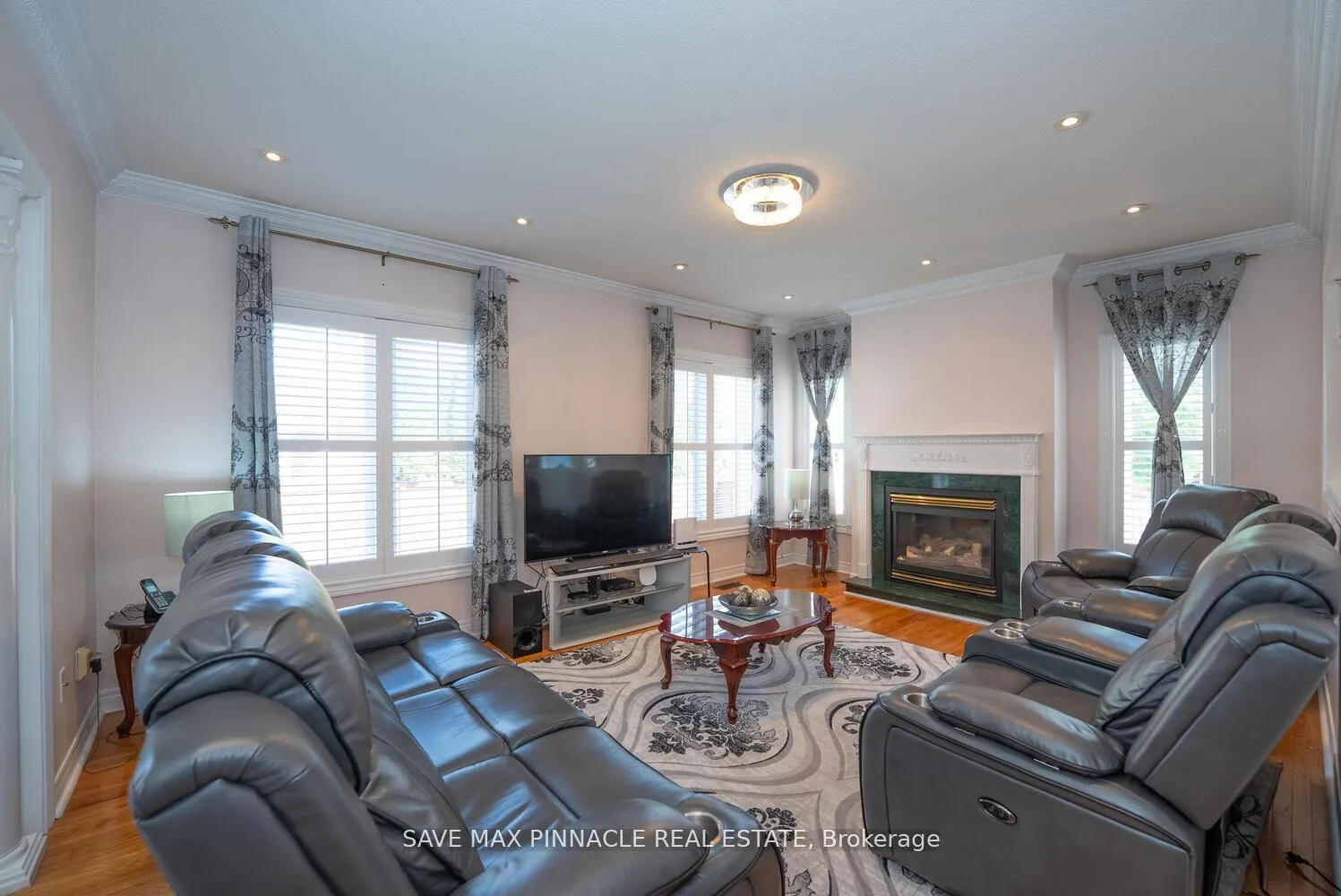 Photo 8 of 1 Ashton Drive, Vaughan, Maple — HOMEH