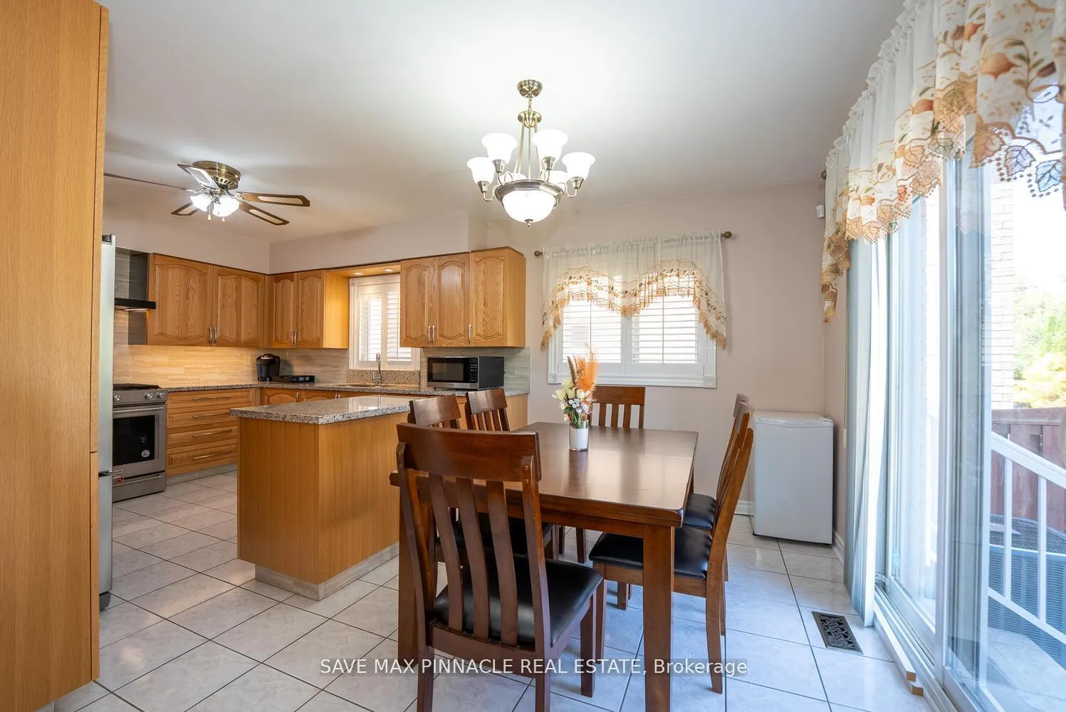 Photo 11 of 1 Ashton Drive, Vaughan, Maple — HOMEH
