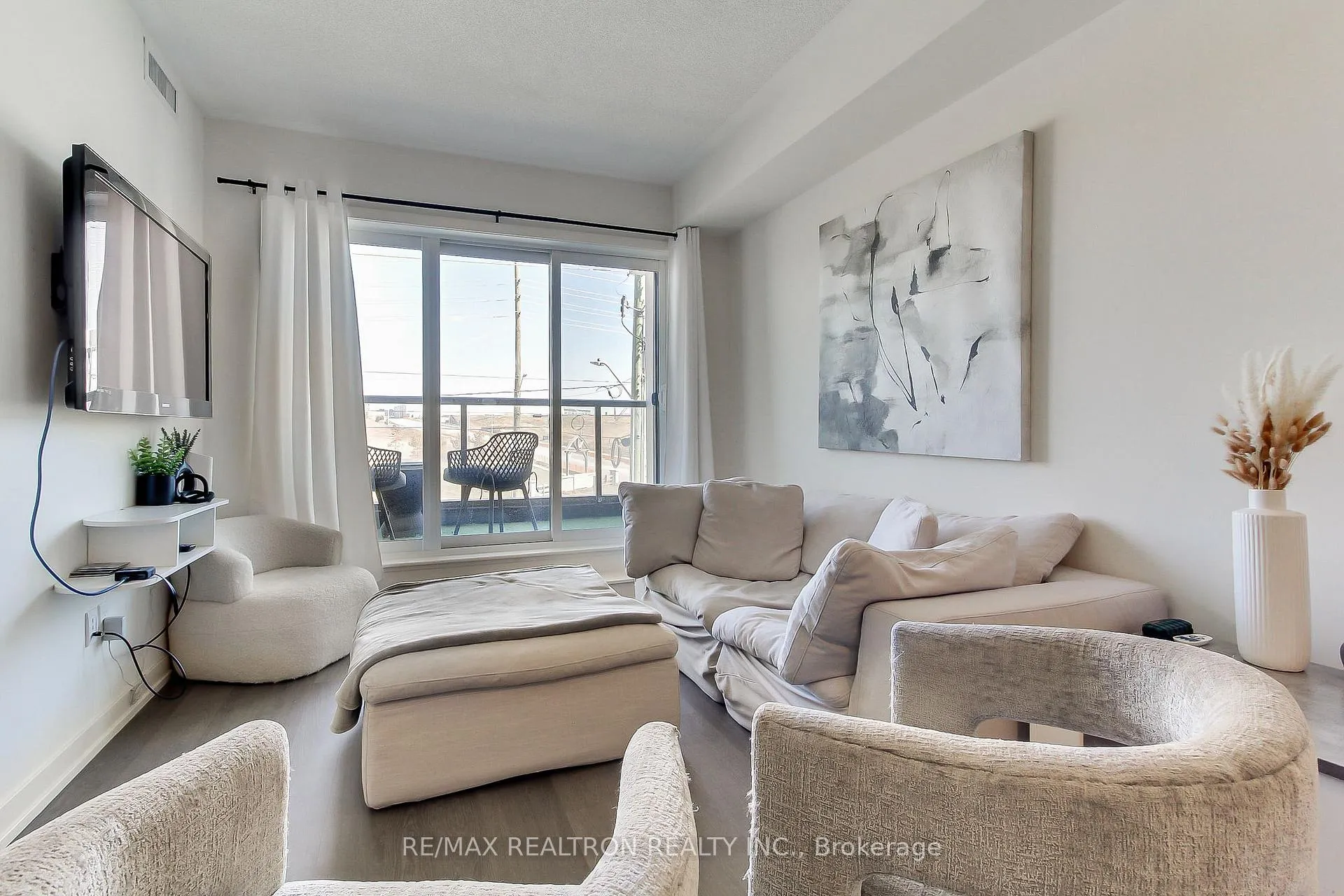 Photo 11 of Unit 242, 555 William Graham Drive, Aurora, Rural Aurora — HOMEH