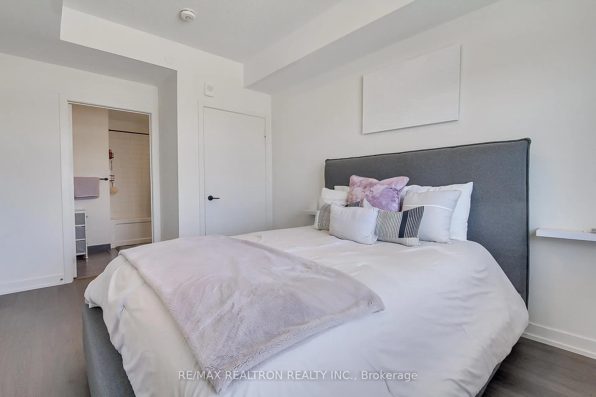 Photo 15 of Unit 242, 555 William Graham Drive, Aurora, Rural Aurora — HOMEH