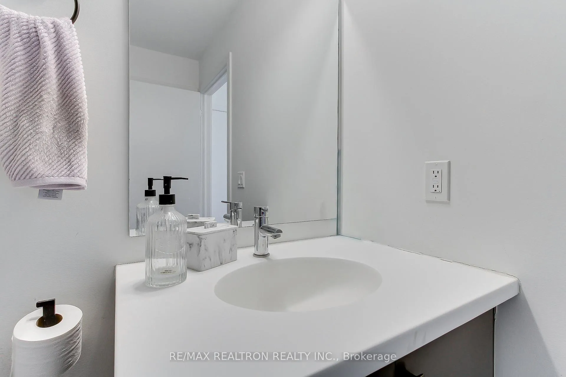 Photo 17 of Unit 242, 555 William Graham Drive, Aurora, Rural Aurora — HOMEH