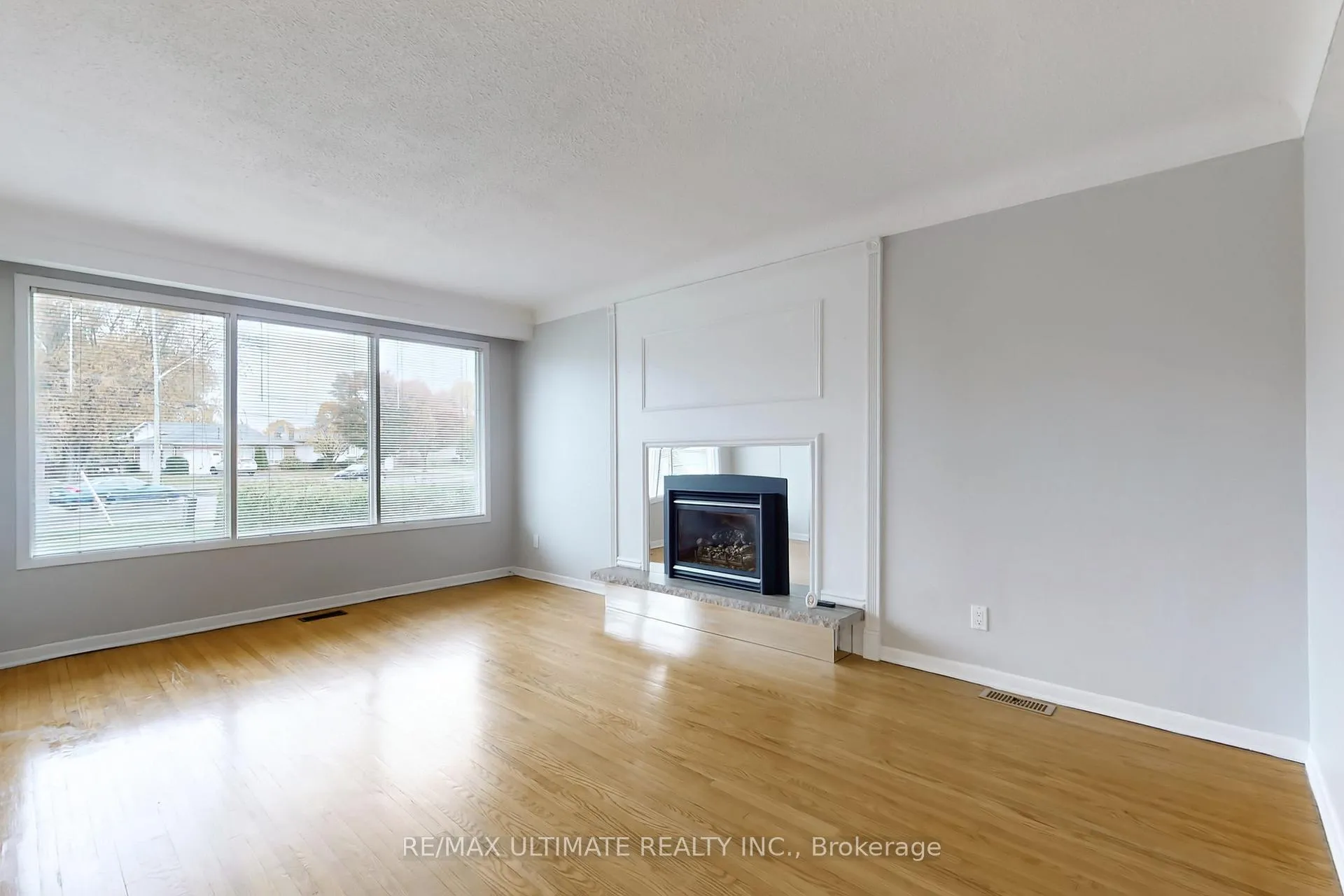 Photo 5 of 96 Lakeshore Road, St. Catharines, Lakeport — HOMEH