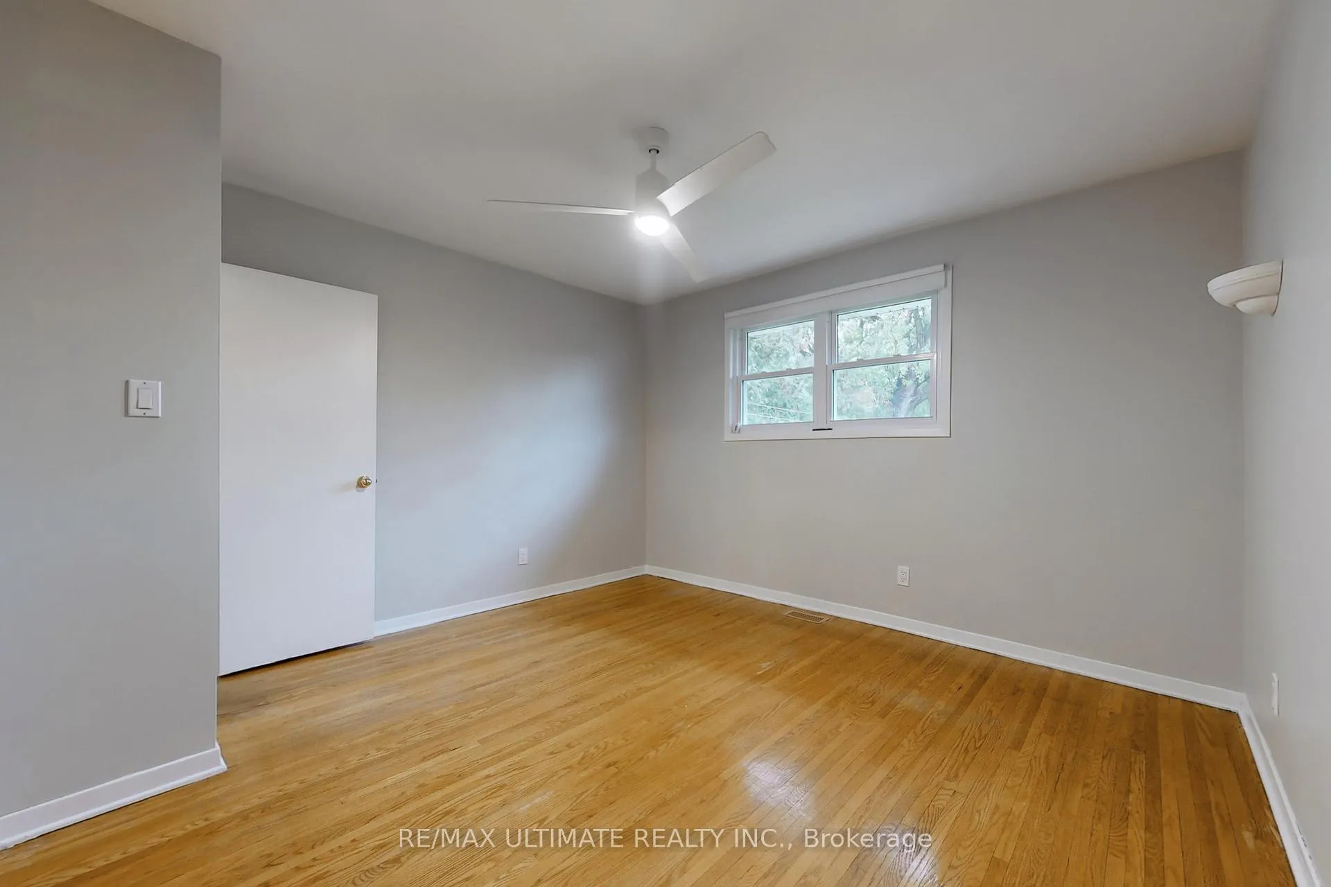 Photo 16 of 96 Lakeshore Road, St. Catharines, Lakeport — HOMEH