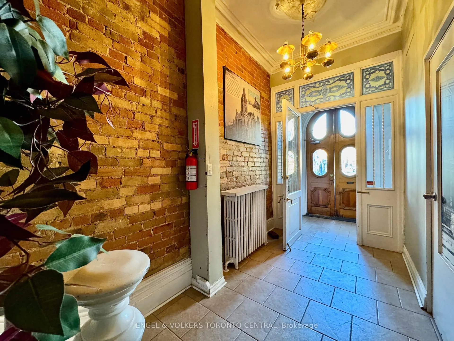 Photo 3 of Unit Main, 167 Carlton Street, Toronto, Moss Park — HOMEH
