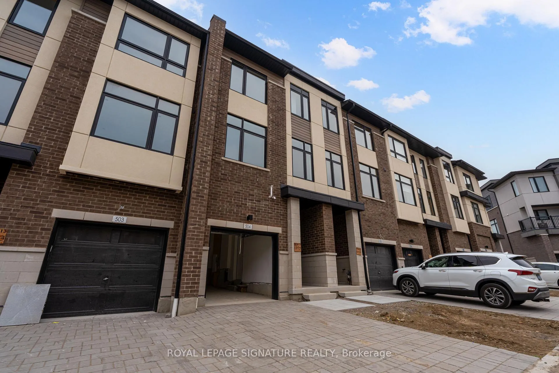 Photo 3 of Unit 504, 1695 Dersan Street, Pickering, Duffin Heights — HOMEH