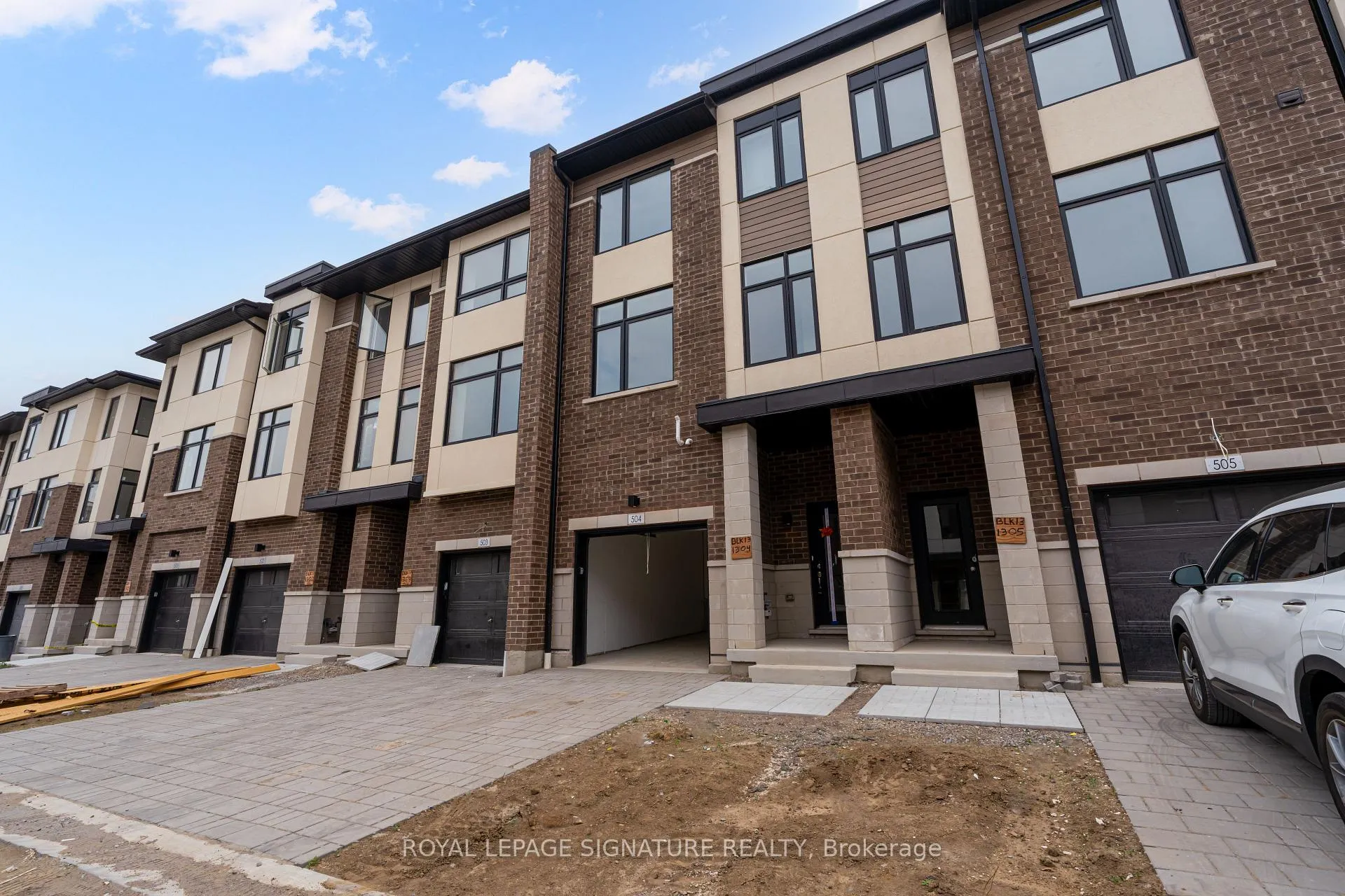 Photo 4 of Unit 504, 1695 Dersan Street, Pickering, Duffin Heights — HOMEH