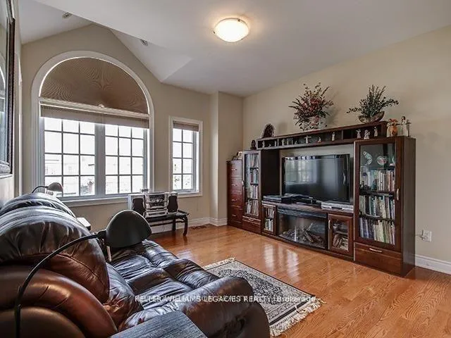 Photo 12 of 105 Marc Santi Boulevard, Vaughan, Patterson — HOMEH