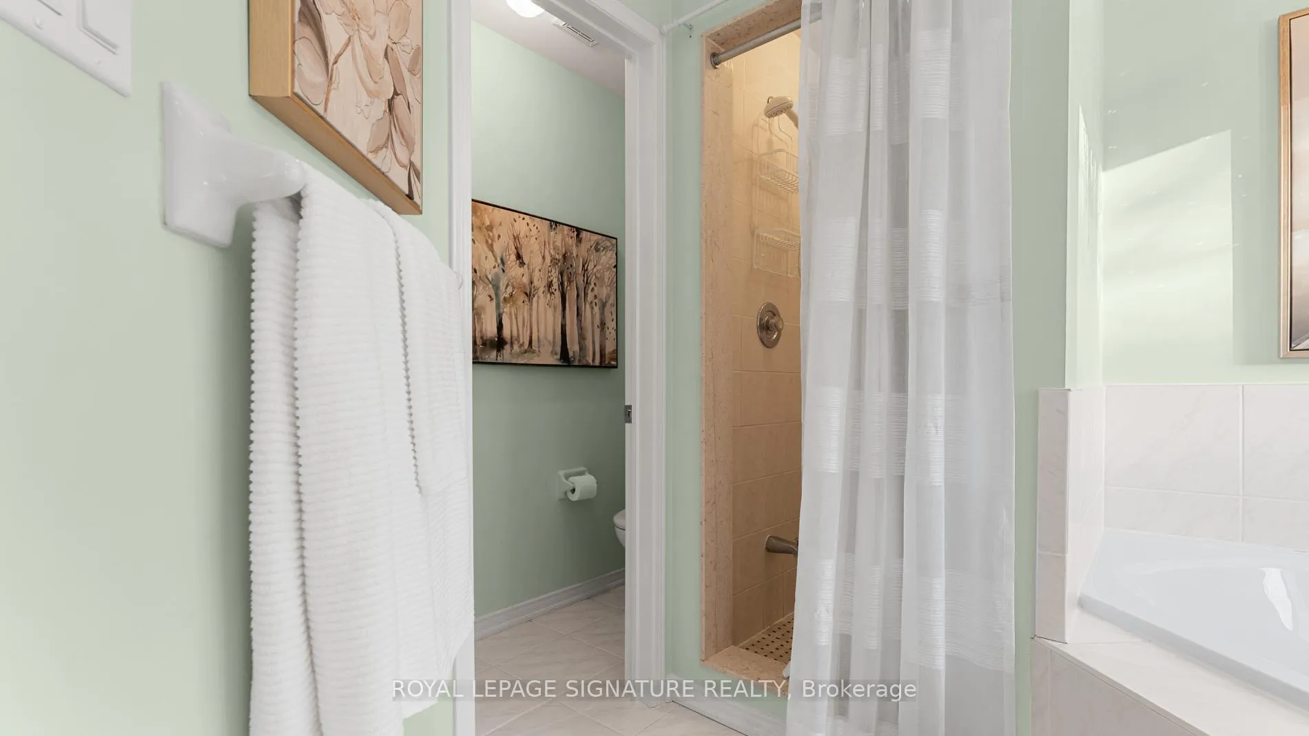 Photo 19 of 1800 Autumn Crescent, Pickering, Amberlea — HOMEH