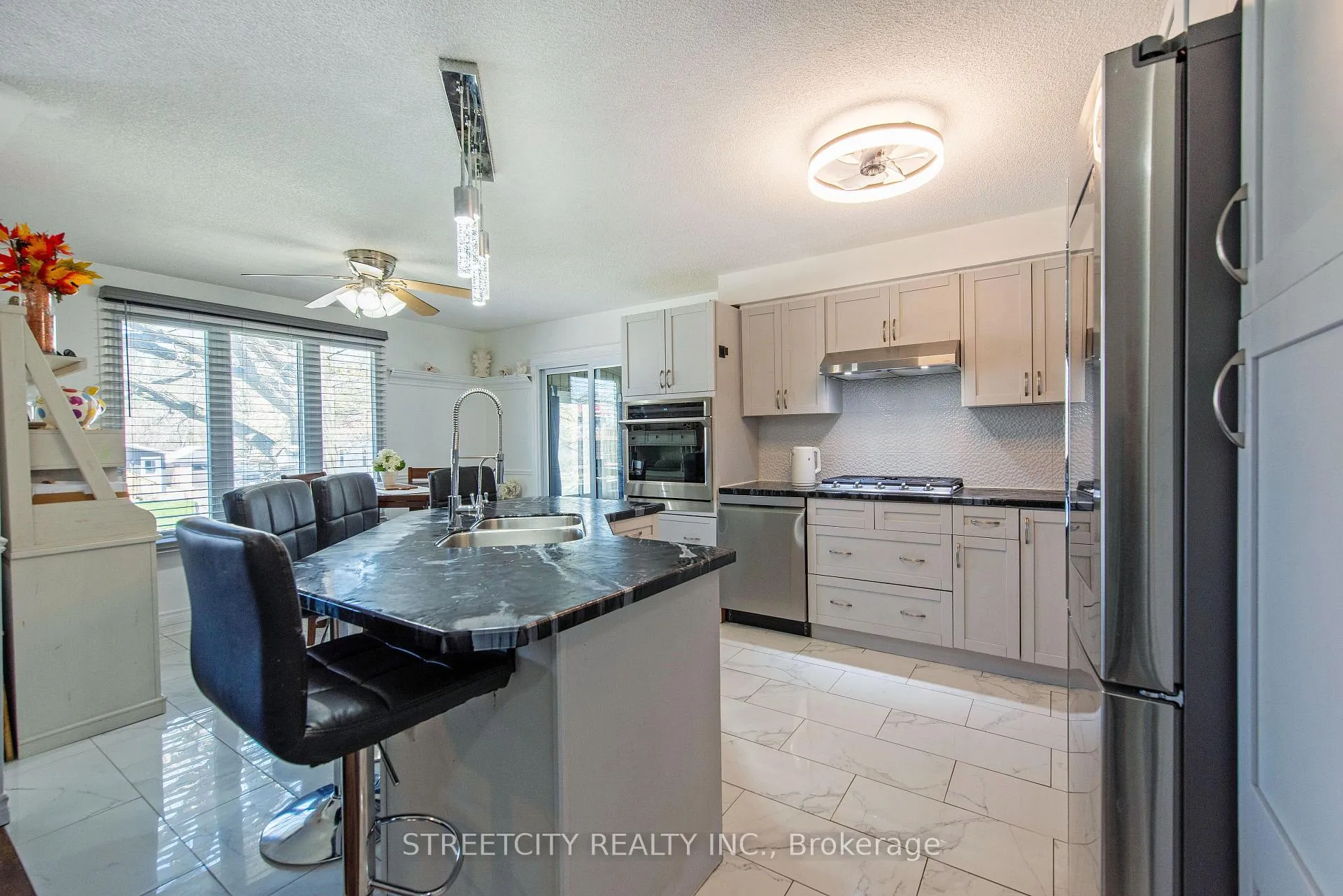 Photo 11 of 8571 Glendon Drive, Strathroy-Caradoc, Mount Brydges — HOMEH