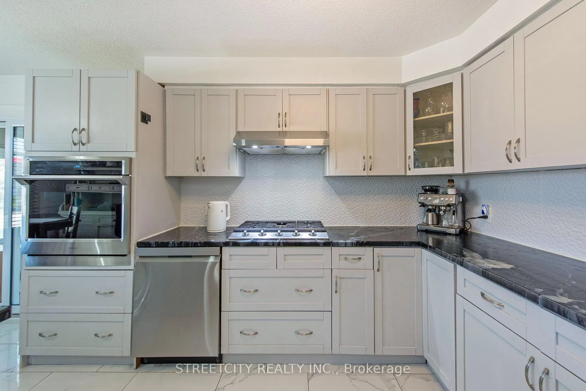 Photo 15 of 8571 Glendon Drive, Strathroy-Caradoc, Mount Brydges — HOMEH