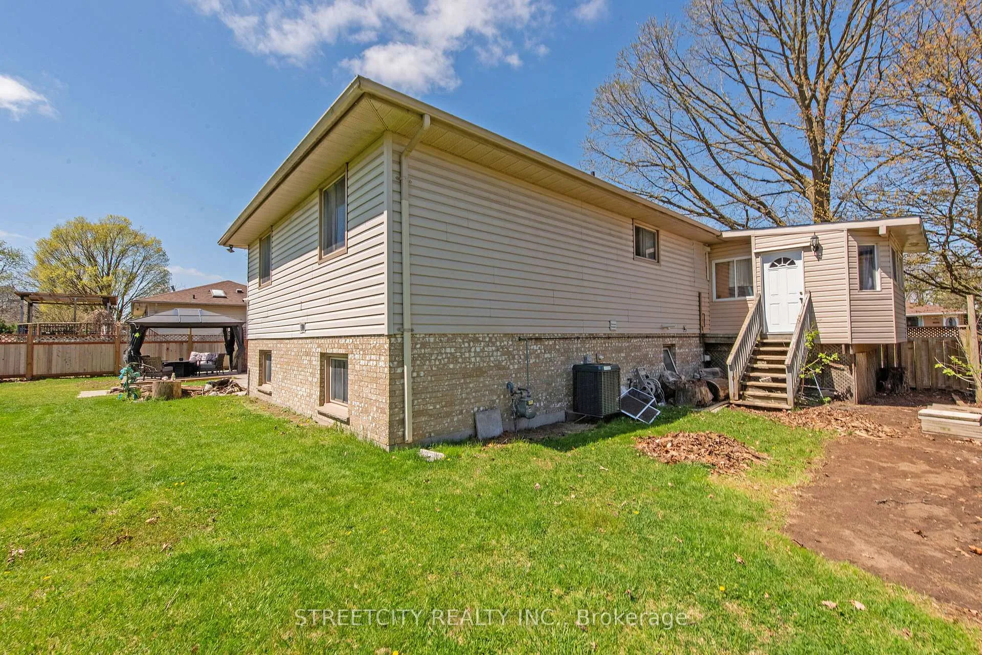 Photo 45 of 8571 Glendon Drive, Strathroy-Caradoc, Mount Brydges — HOMEH
