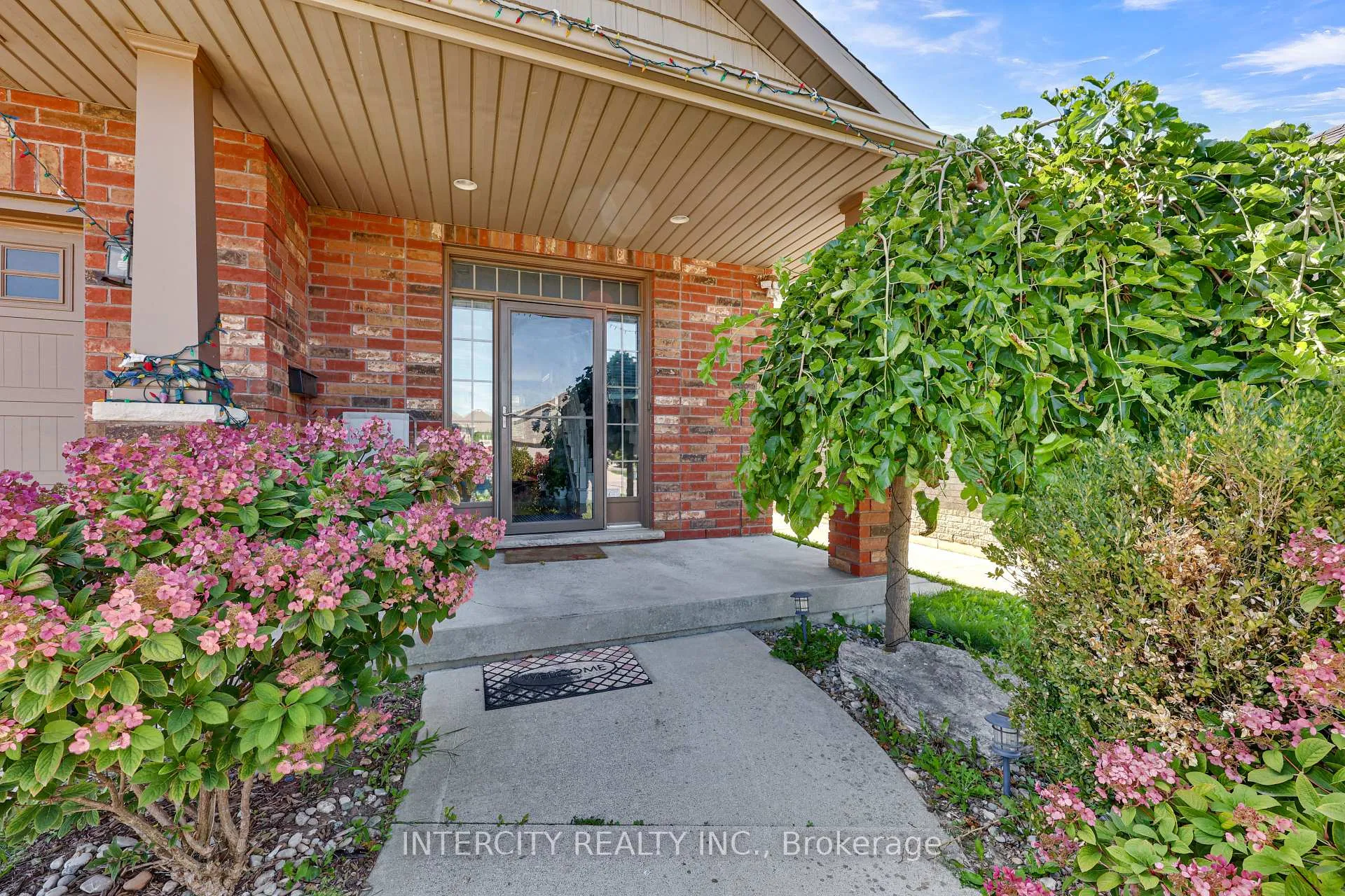 Photo 3 of 82 Molengraaf Way, Chatham-Kent — HOMEH