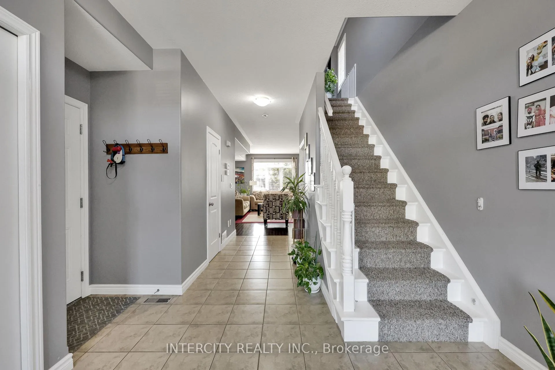 Photo 4 of 82 Molengraaf Way, Chatham-Kent — HOMEH