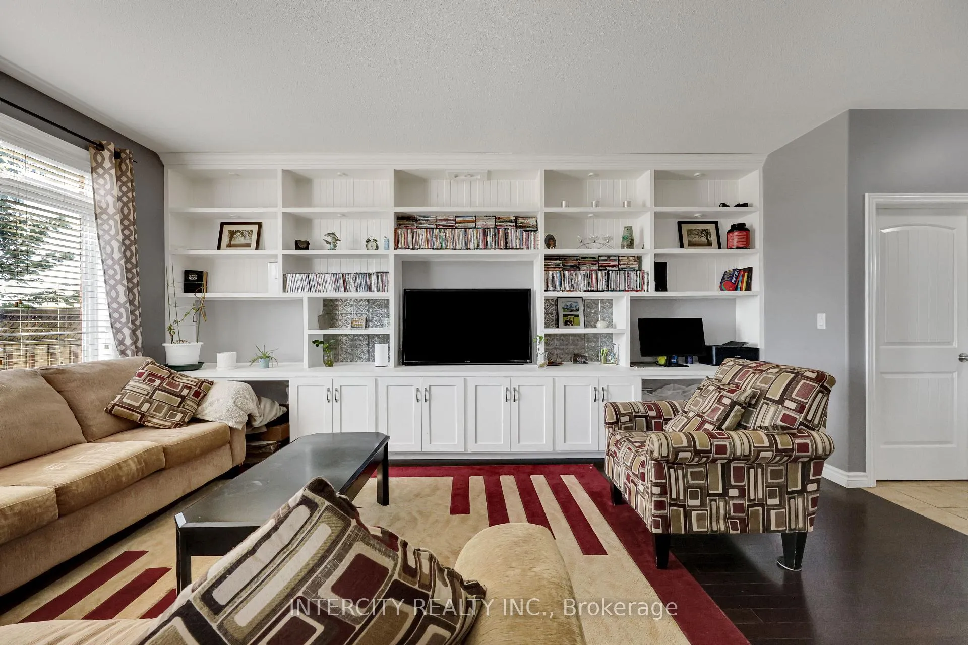 Photo 6 of 82 Molengraaf Way, Chatham-Kent — HOMEH