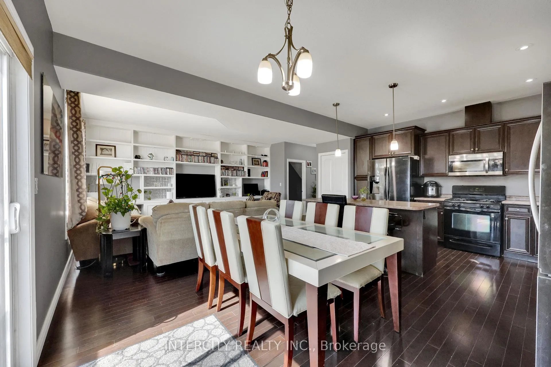 Photo 7 of 82 Molengraaf Way, Chatham-Kent — HOMEH