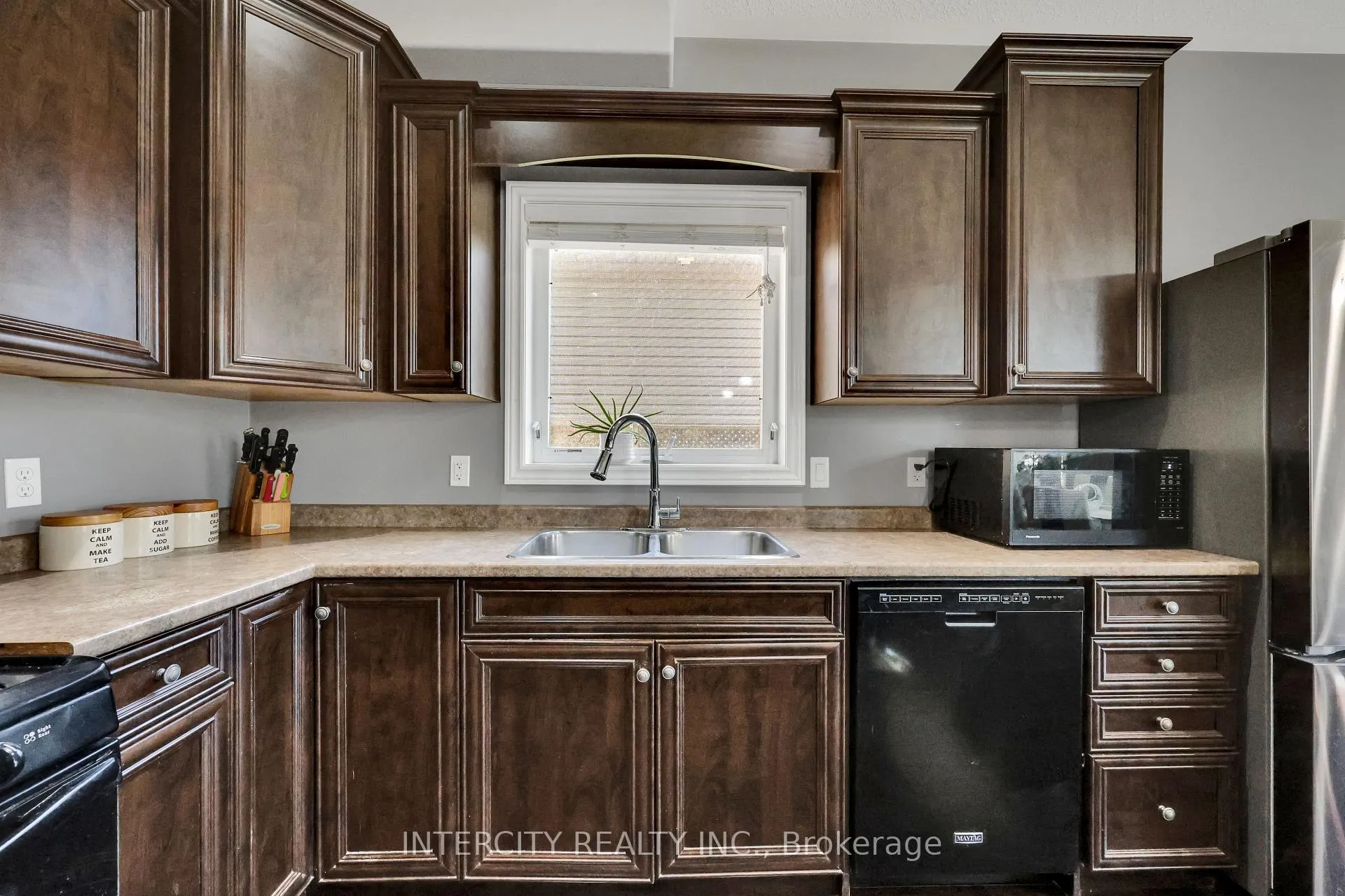 Photo 10 of 82 Molengraaf Way, Chatham-Kent — HOMEH