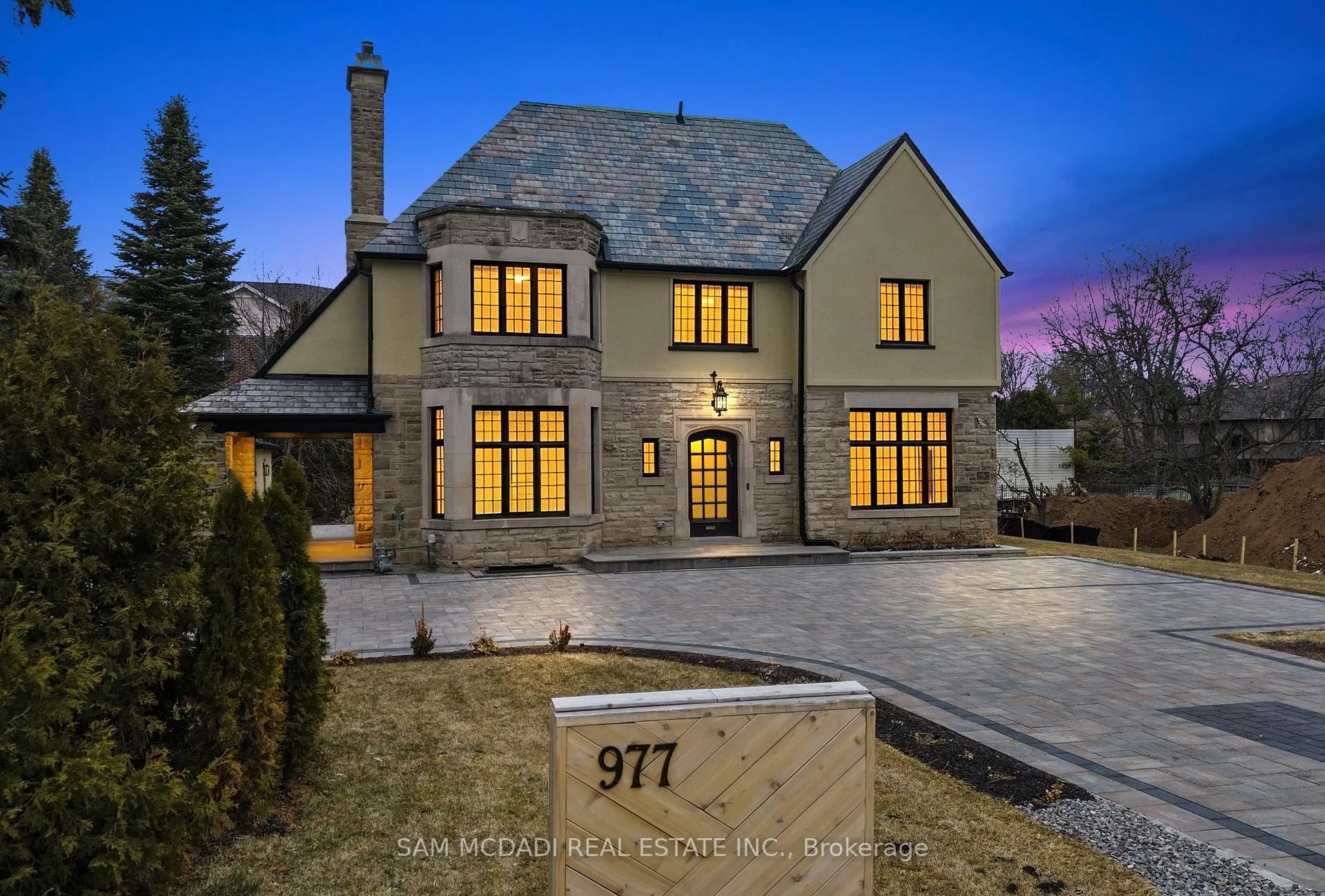 Front of 977 Unsworth Avenue