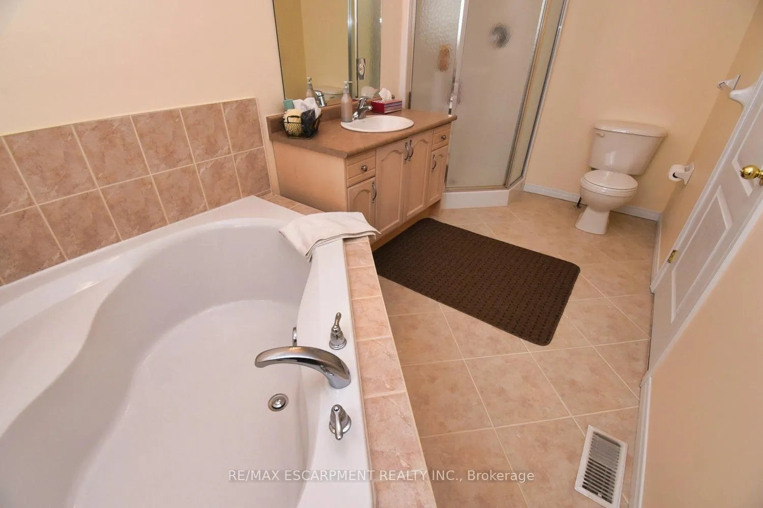 Photo 25 of Unit 49, 7 Southside Place, Hamilton, Mountview — HOMEH
