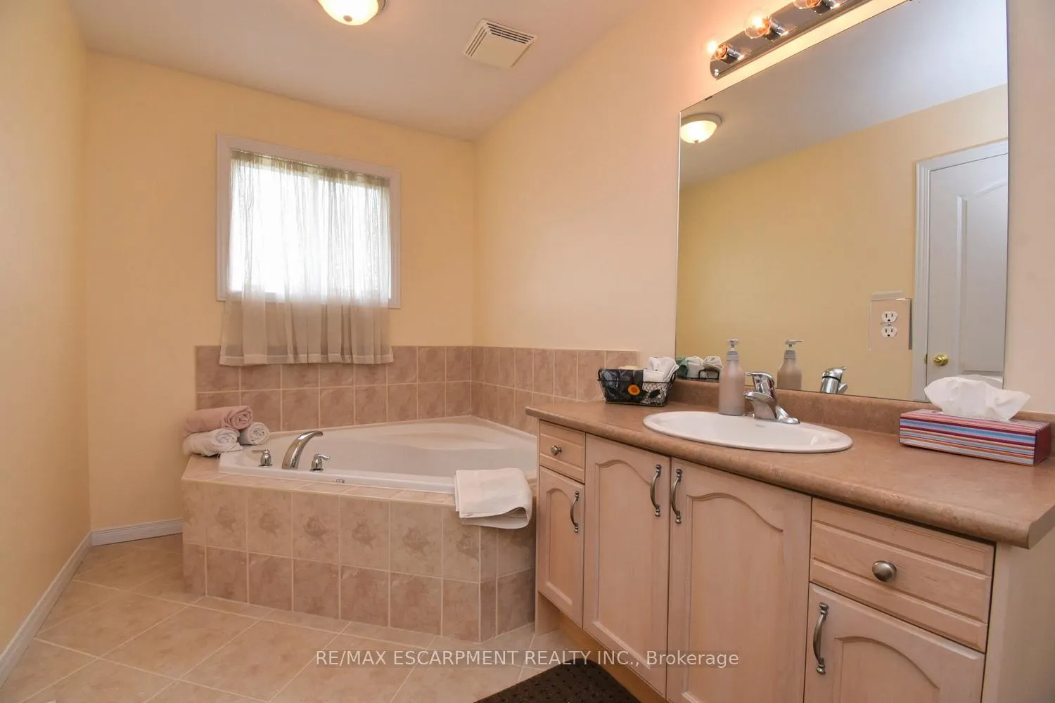 Photo 27 of Unit 49, 7 Southside Place, Hamilton, Mountview — HOMEH