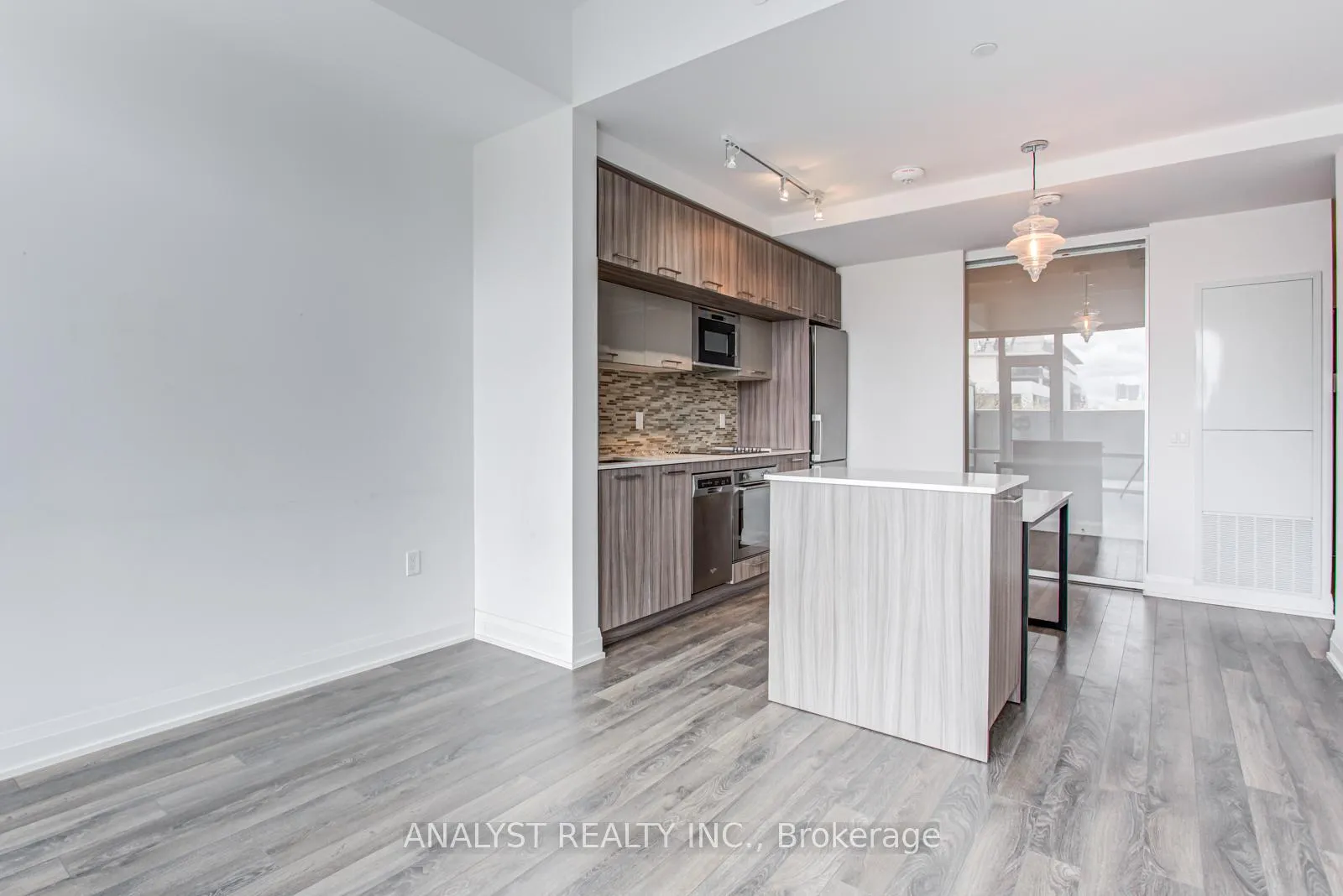 Photo 6 of Unit 315, 4800 Highway 7 Road, Vaughan, East Woodbridge — HOMEH