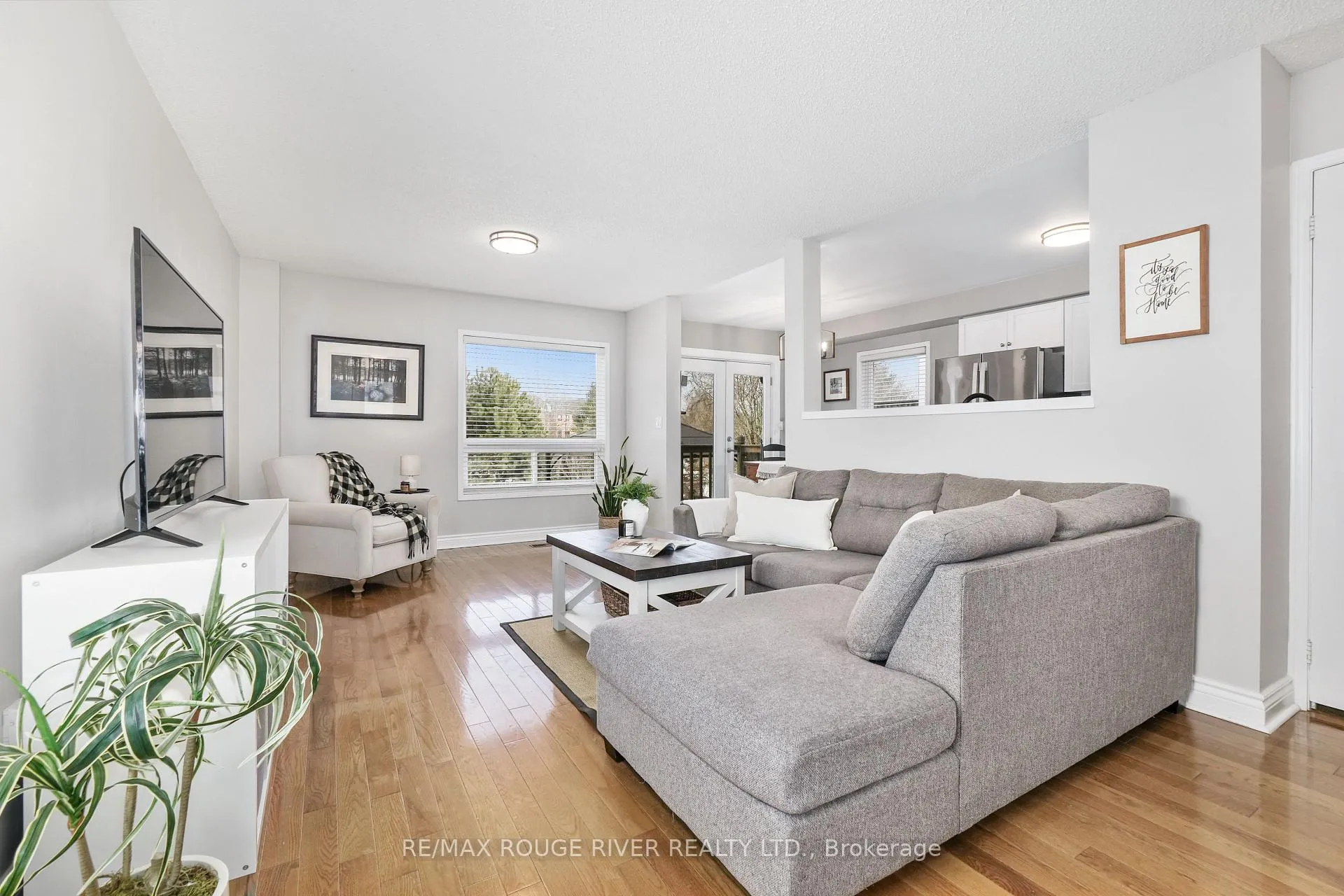 Photo 4 of 15 Bridges Drive, Clarington, Newcastle — HOMEH