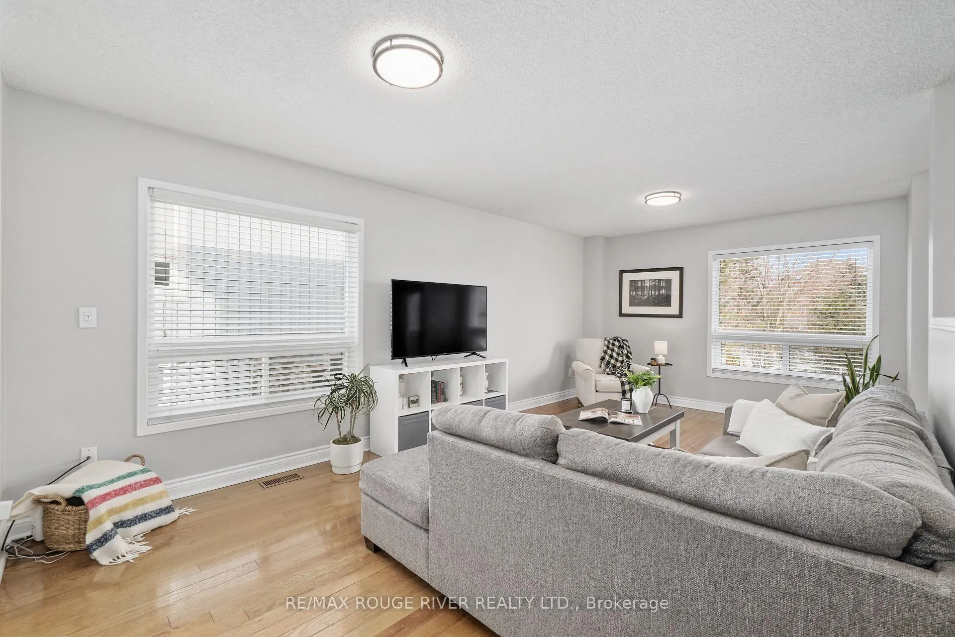 Photo 6 of 15 Bridges Drive, Clarington, Newcastle — HOMEH