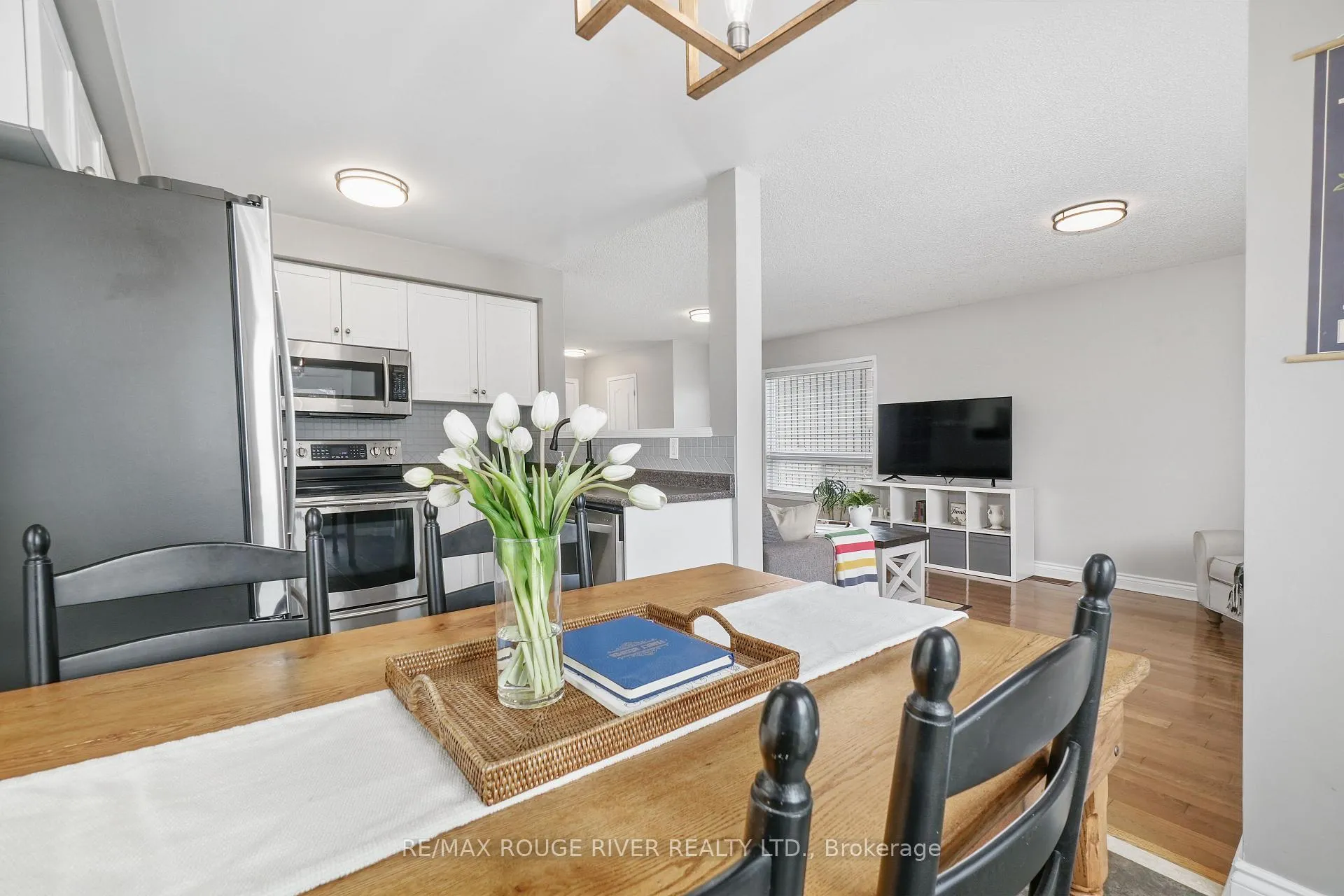Photo 12 of 15 Bridges Drive, Clarington, Newcastle — HOMEH