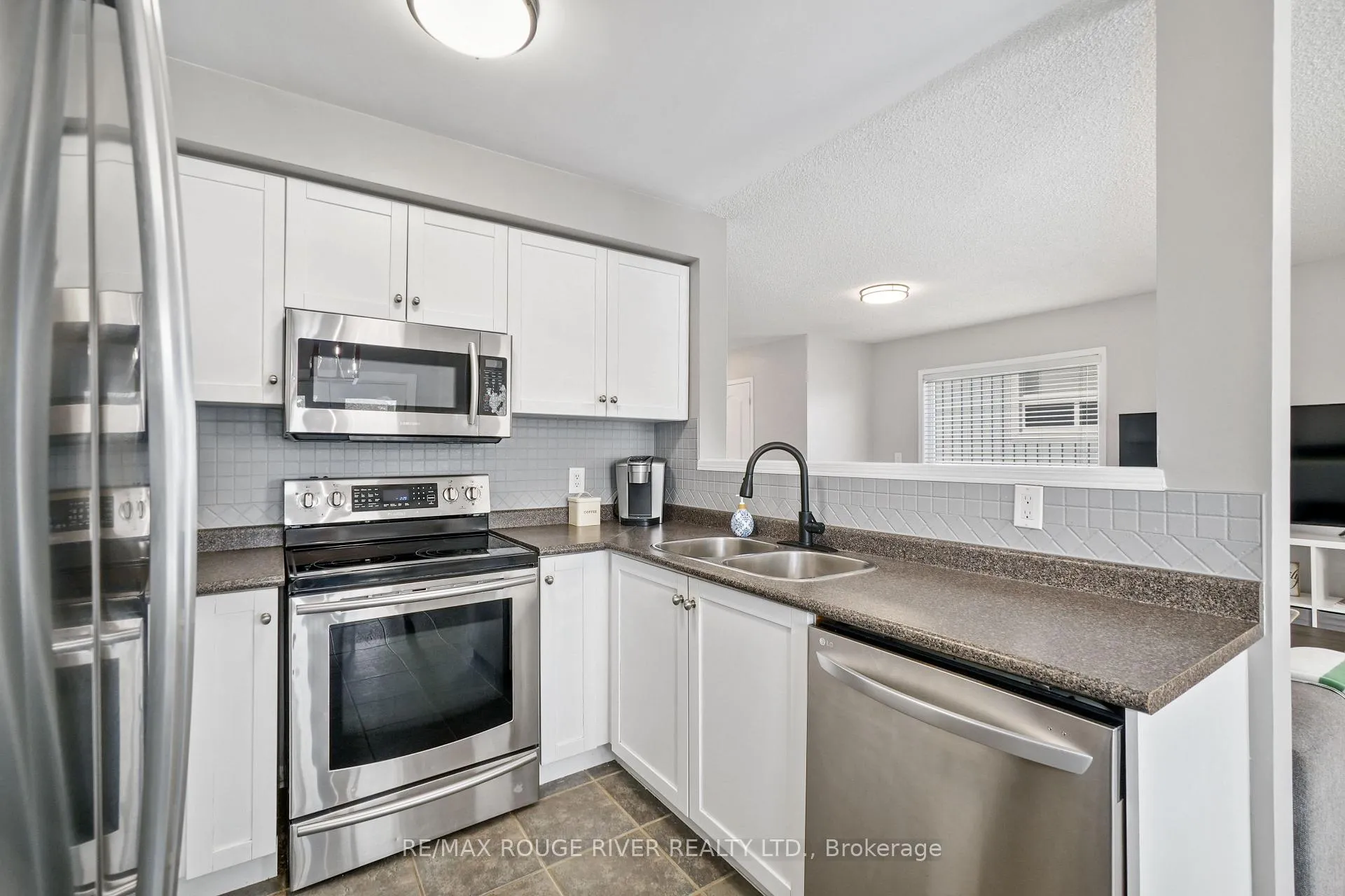 Photo 13 of 15 Bridges Drive, Clarington, Newcastle — HOMEH