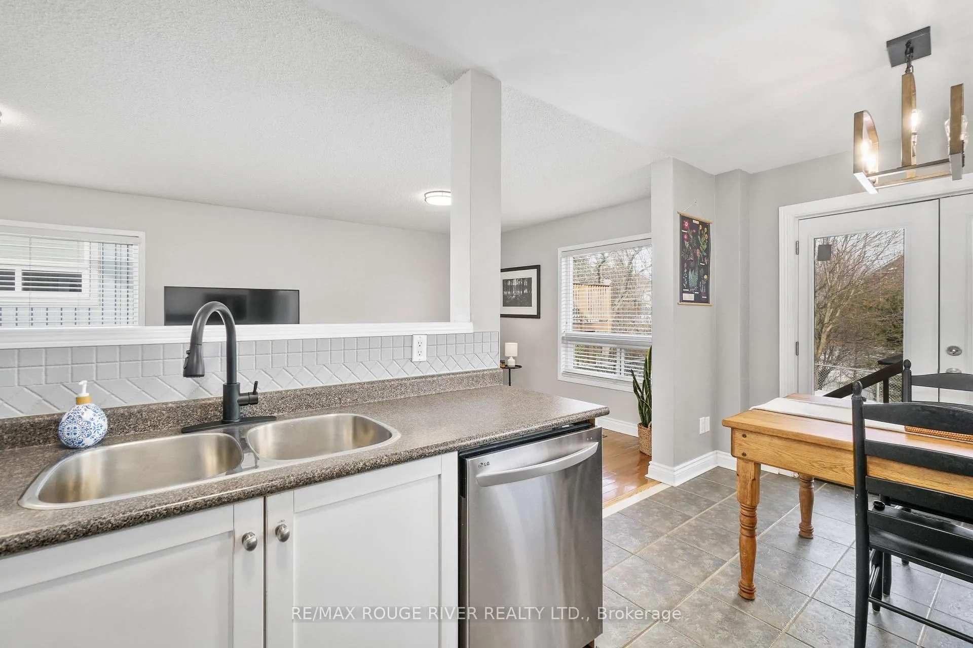 Photo 14 of 15 Bridges Drive, Clarington, Newcastle — HOMEH
