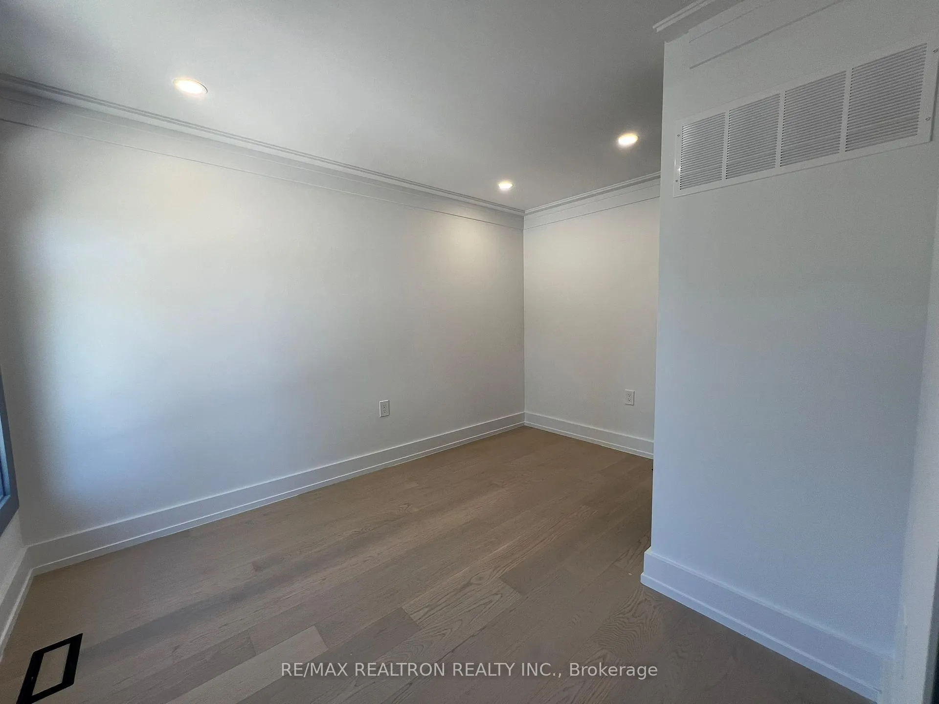 Photo 13 of Unit GARDEN SUITE UPPER, 347 Main Street, Toronto, East End-Danforth — HOMEH