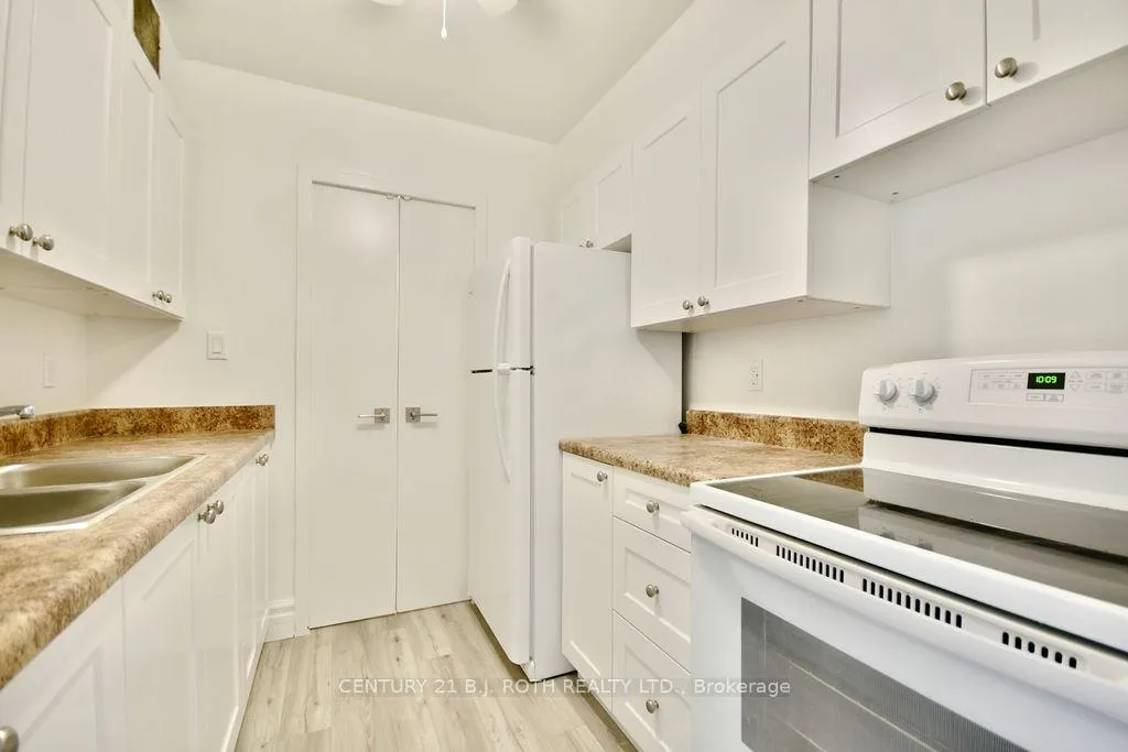 Photo 3 of Unit 37, 2 Grove Street E, Barrie, Wellington — HOMEH