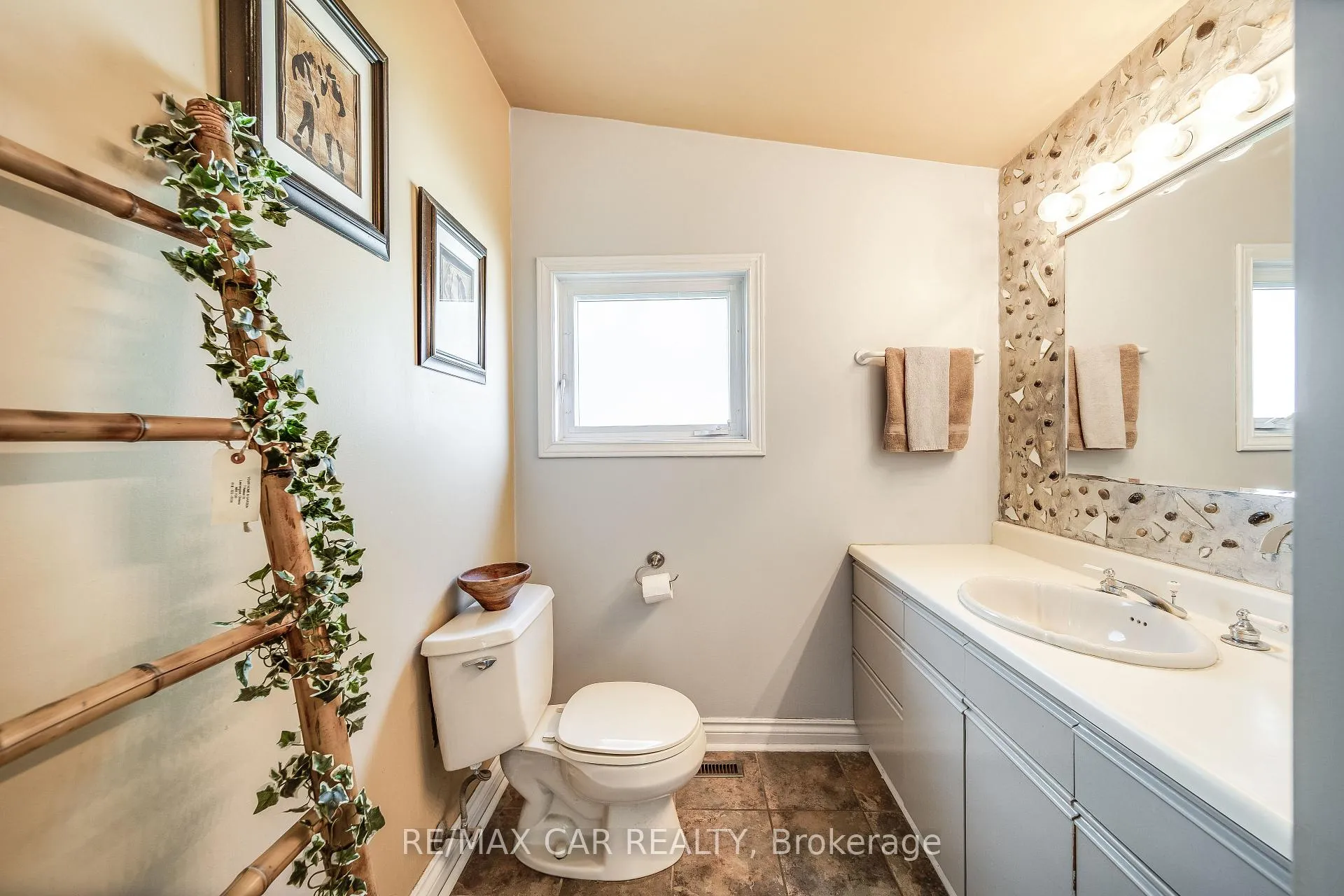 Photo 6 of 32 Melrose Avenue, Leamington — HOMEH