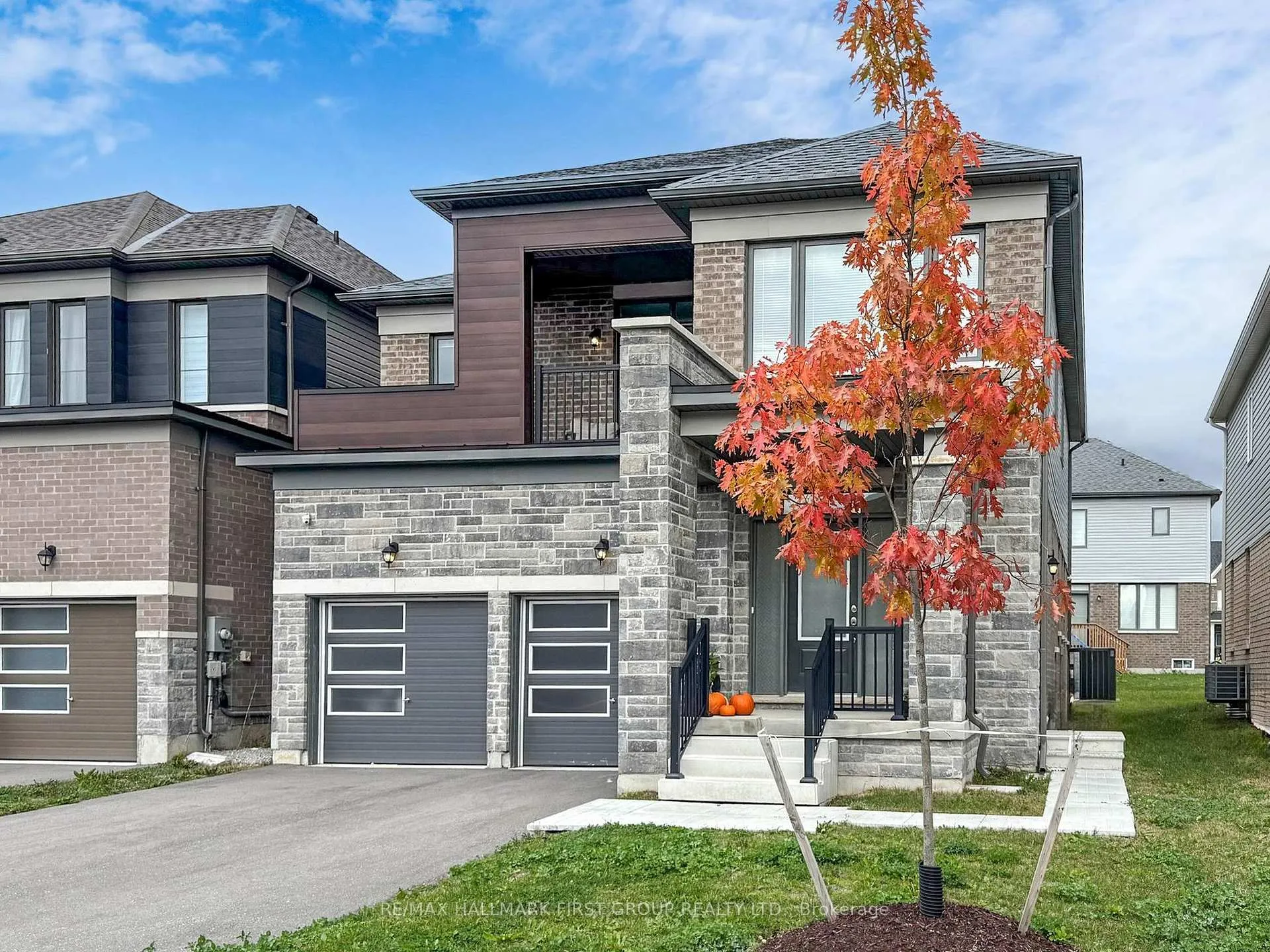 Photo 2 of 18 Ludlow Drive, Barrie, Rural Barrie Southeast — HOMEH