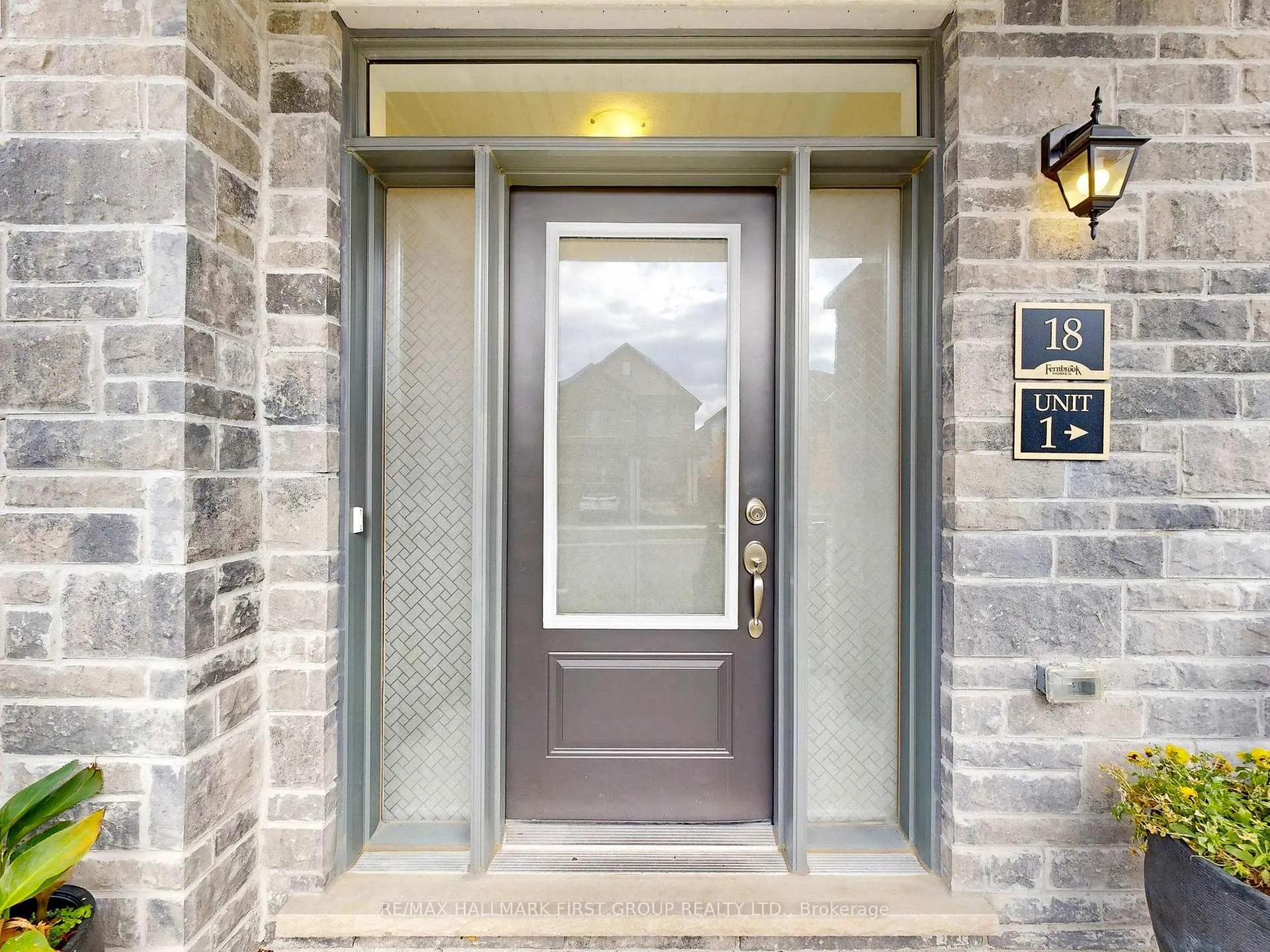 Photo 3 of 18 Ludlow Drive, Barrie, Rural Barrie Southeast — HOMEH