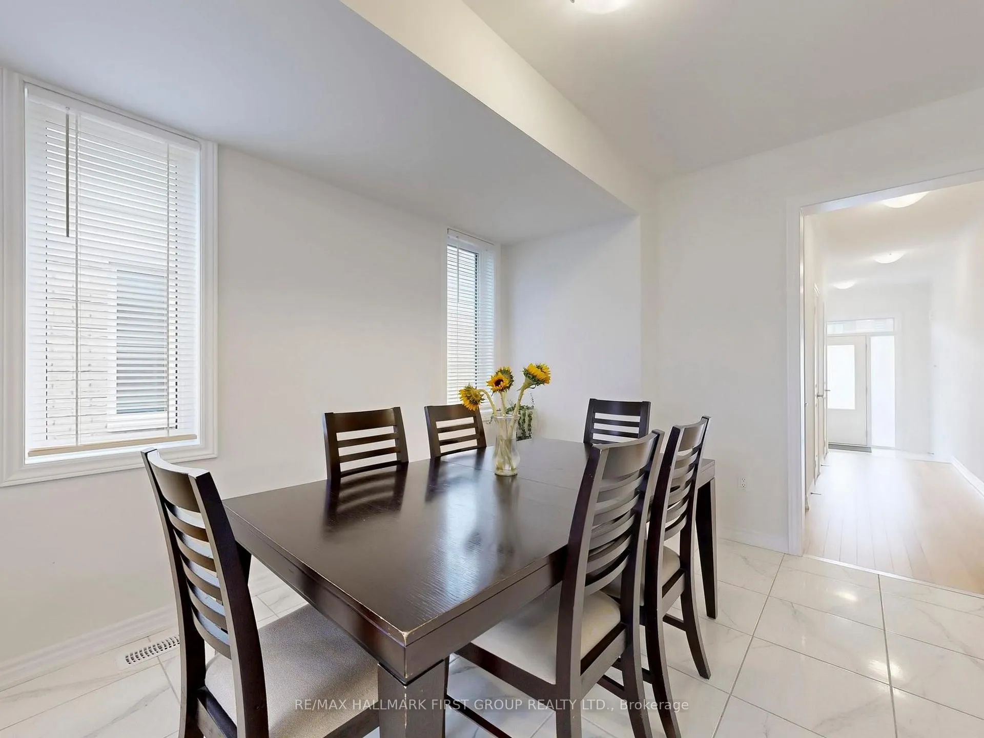 Photo 5 of 18 Ludlow Drive, Barrie, Rural Barrie Southeast — HOMEH