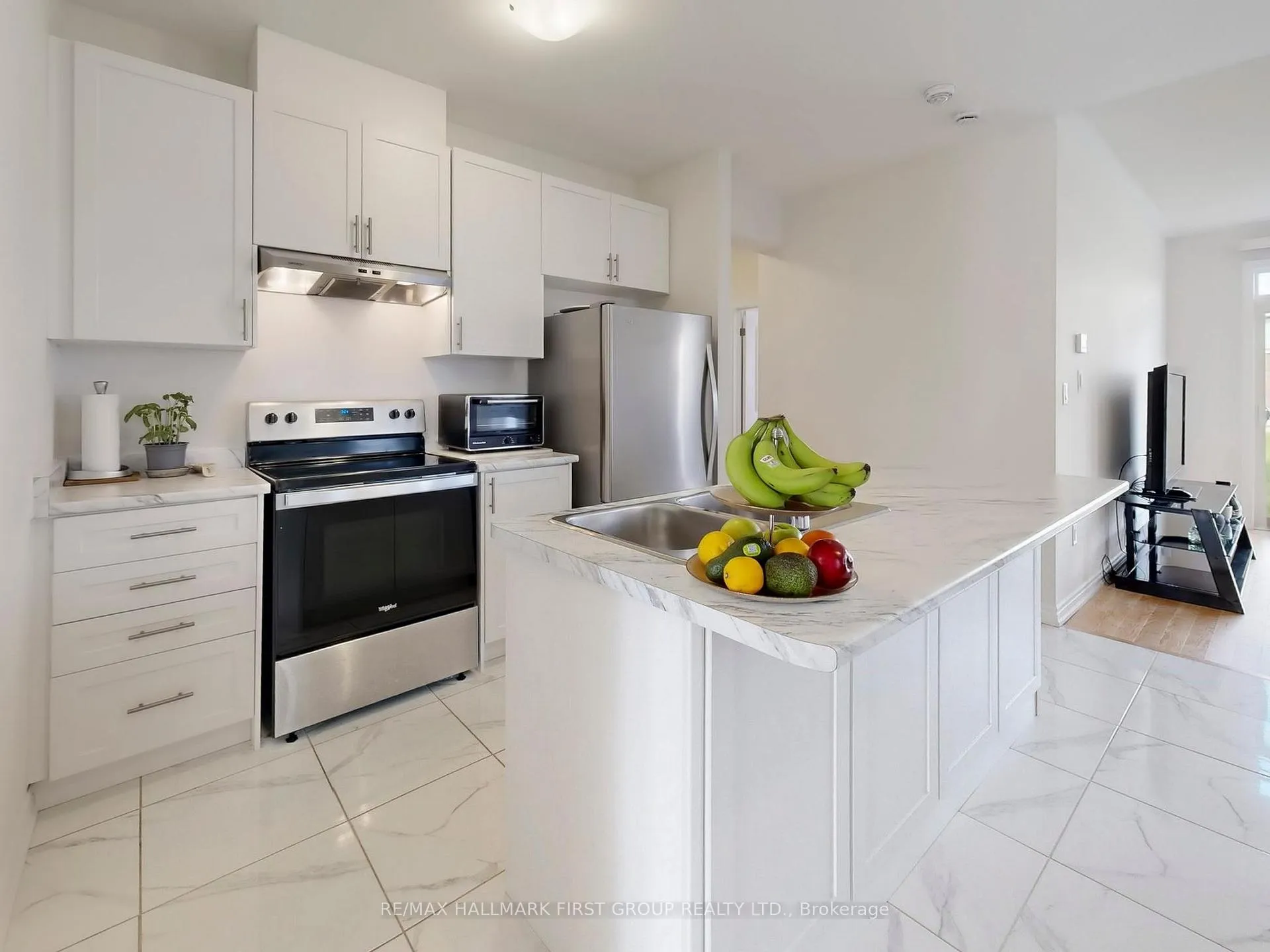 Photo 8 of 18 Ludlow Drive, Barrie, Rural Barrie Southeast — HOMEH