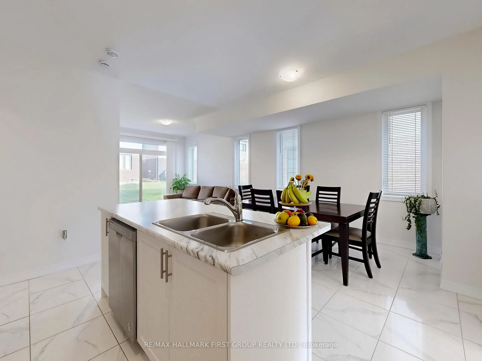 Photo 9 of 18 Ludlow Drive, Barrie, Rural Barrie Southeast — HOMEH