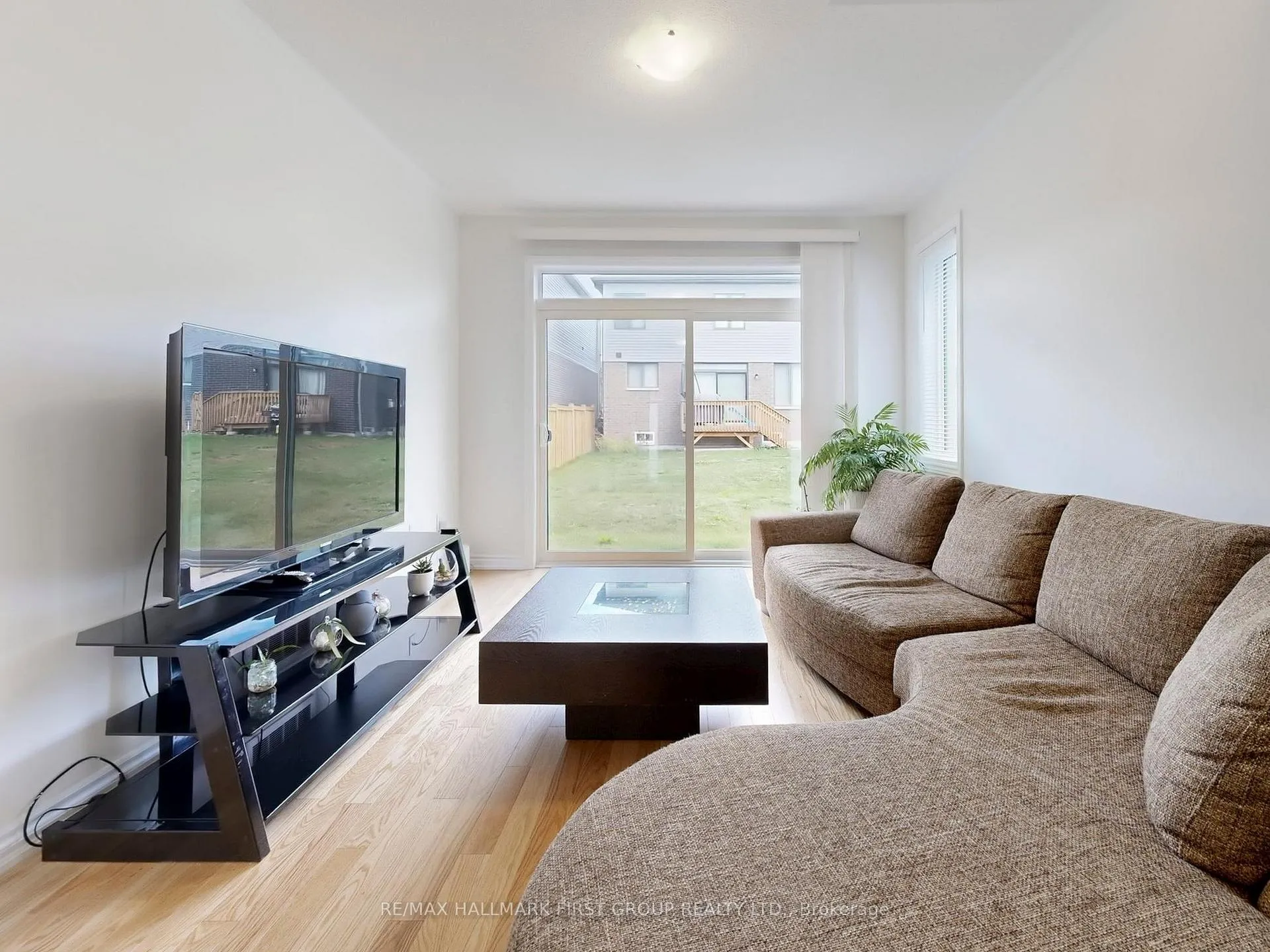 Photo 10 of 18 Ludlow Drive, Barrie, Rural Barrie Southeast — HOMEH