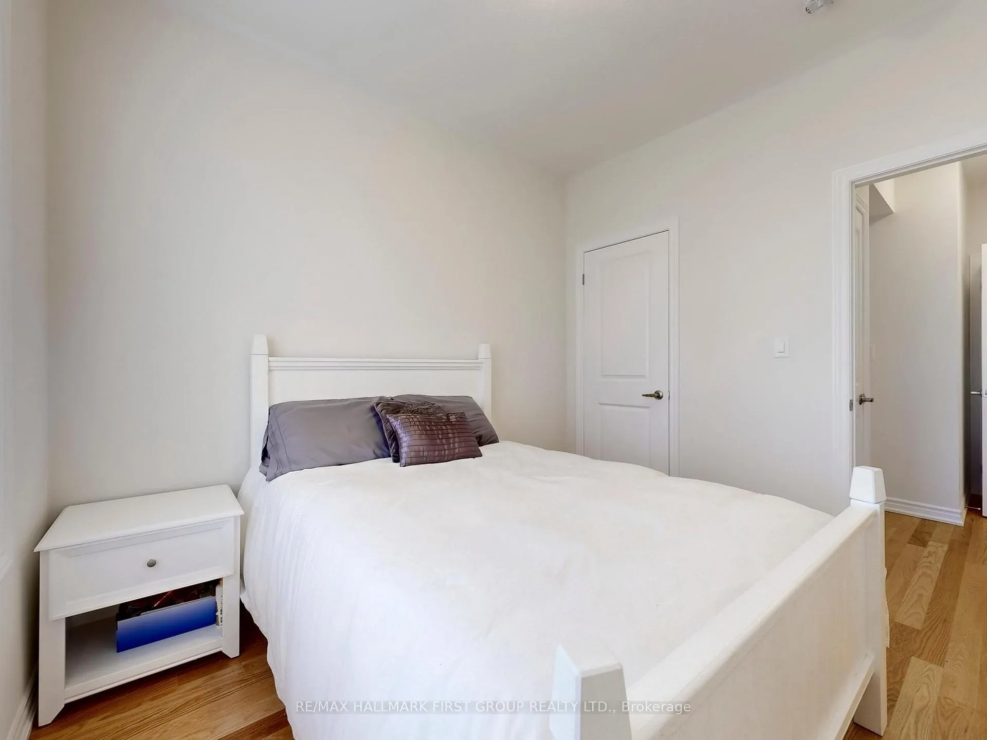 Photo 12 of 18 Ludlow Drive, Barrie, Rural Barrie Southeast — HOMEH
