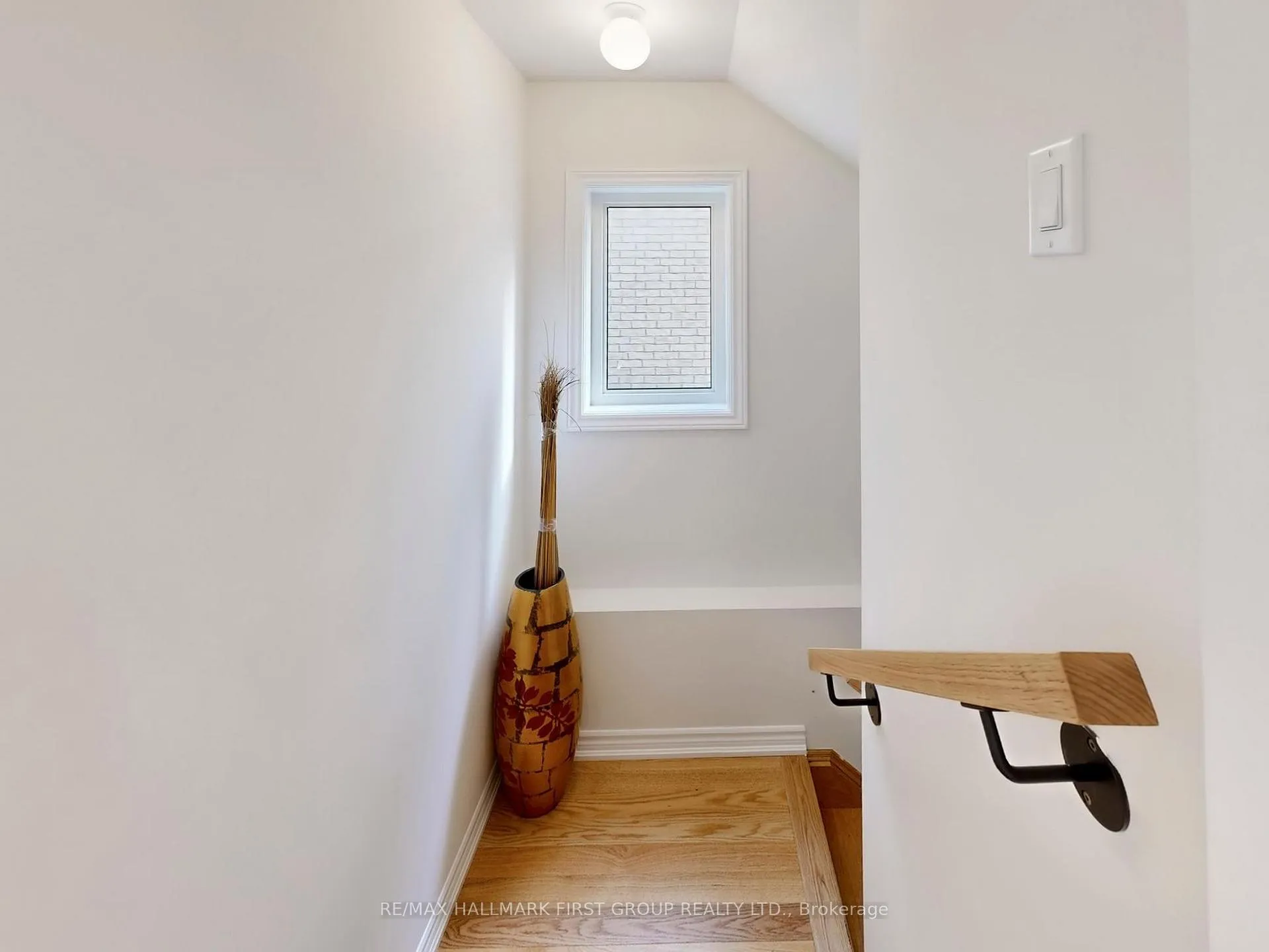 Photo 17 of 18 Ludlow Drive, Barrie, Rural Barrie Southeast — HOMEH