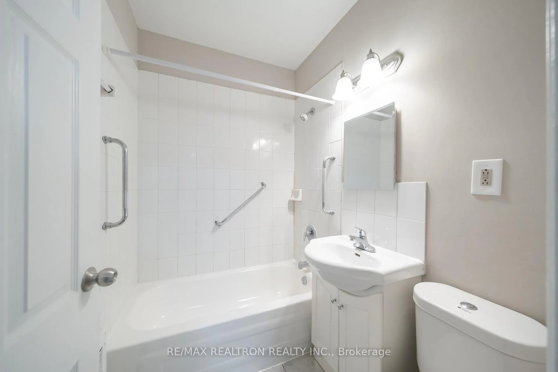 Photo 9 of Unit 335C, 468 Ottawa Street, Hamilton, Corktown — HOMEH